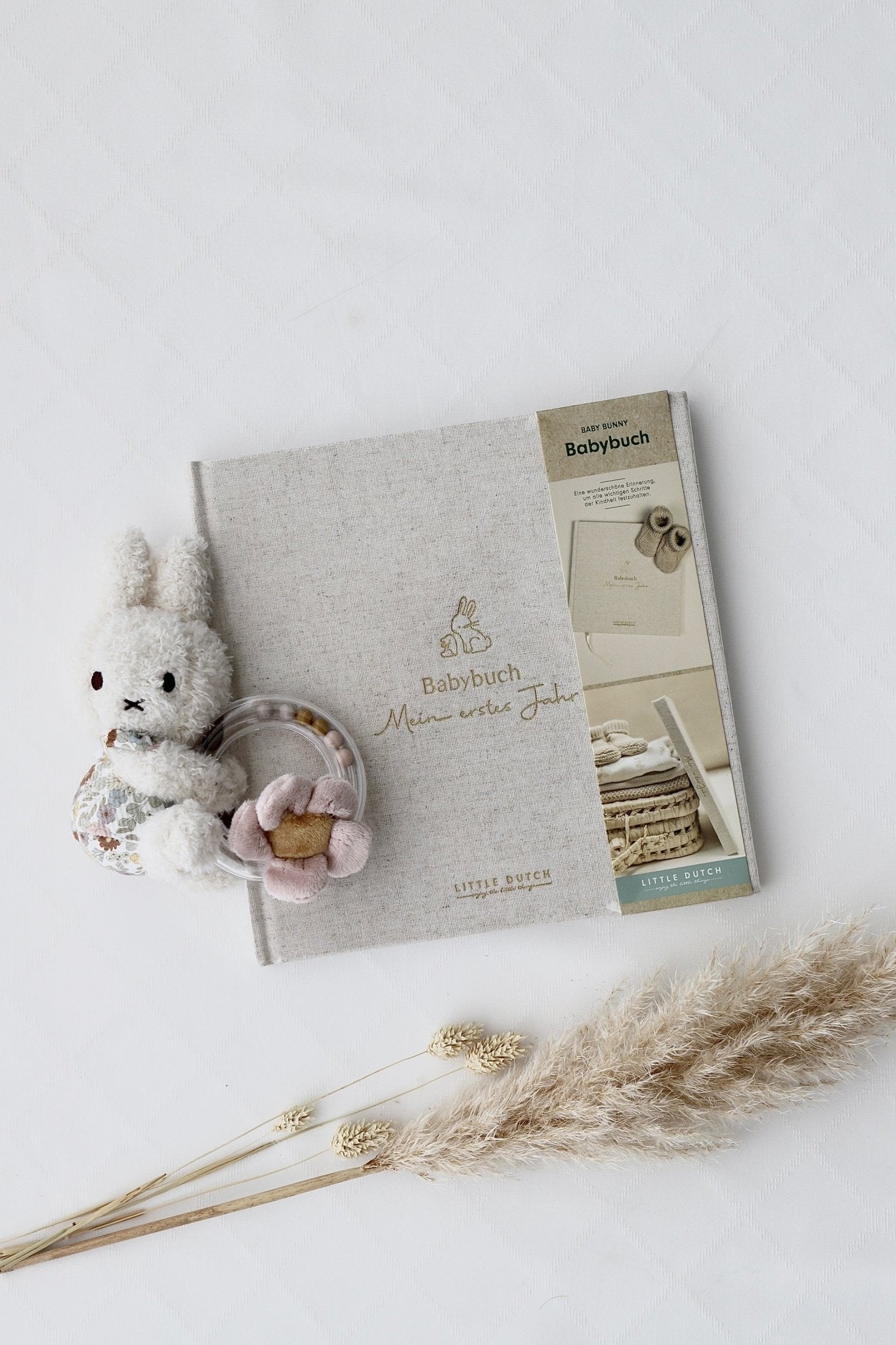 Baby Erinnerungsbuch "mein erstes Jahr" mit Miffy Rassel Rosa - OYKAMI in a box