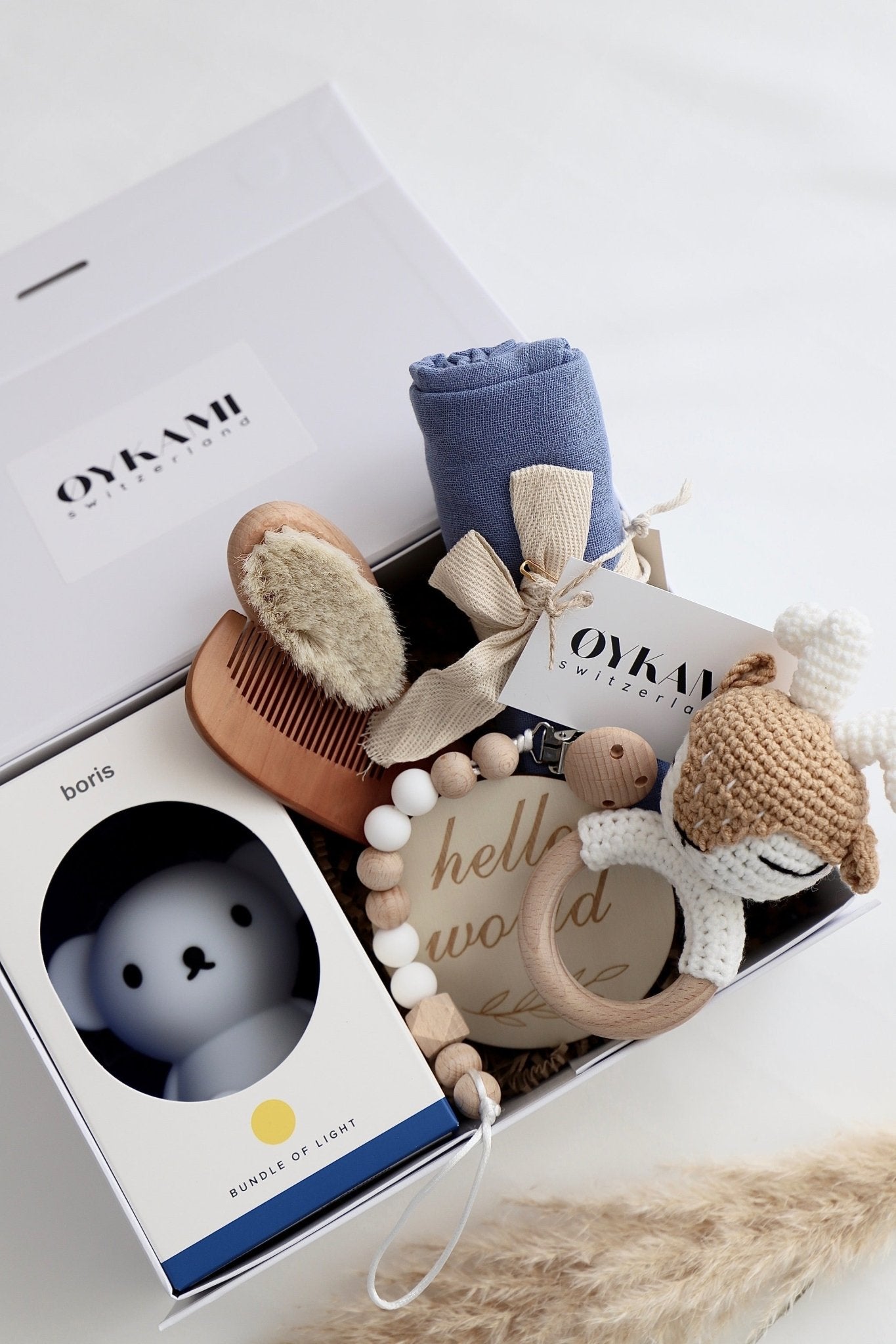 Baby Geschenkbox Junge "Nebraska" mit Boris Nachtlicht und Elch - OYKAMI in a box