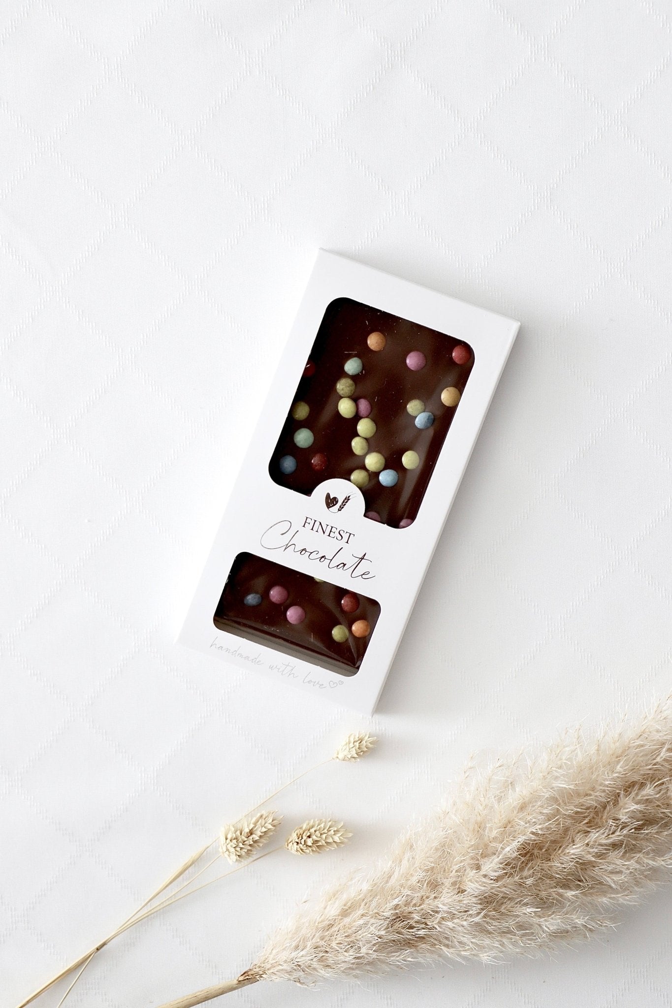 Schokolade mit bunten Smarties - OYKAMI in a box