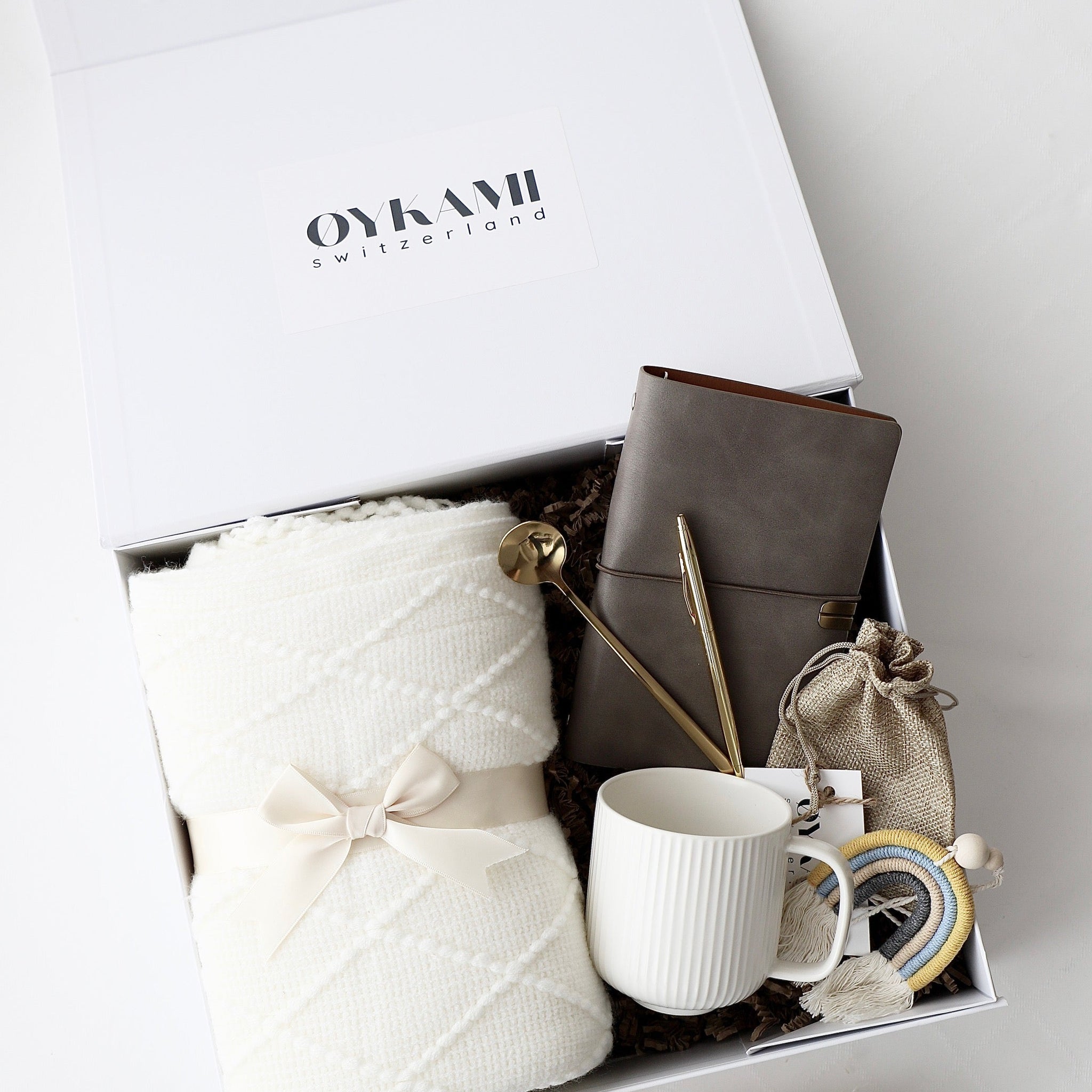 Perfekte Geschenkidee für Firmen: Individuelle Geschenkboxen für Mitarbeiter - OYKAMI in a box