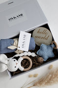 Load image into Gallery viewer, Baby Geschenkbox Junge "Fidschi" mit Hase
