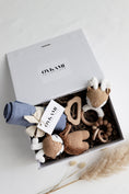 Load image into Gallery viewer, Baby Geschenkbox Junge "Salvador" mit Elch
