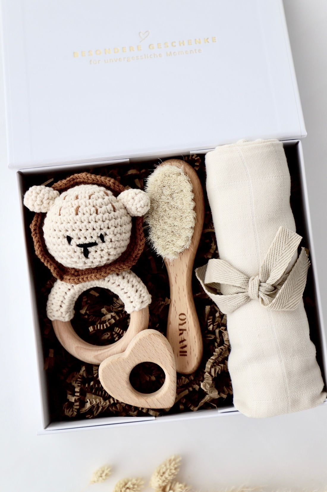 Baby Geschenkbox Weiss "Colmar" Löwe - OYKAMI in a box