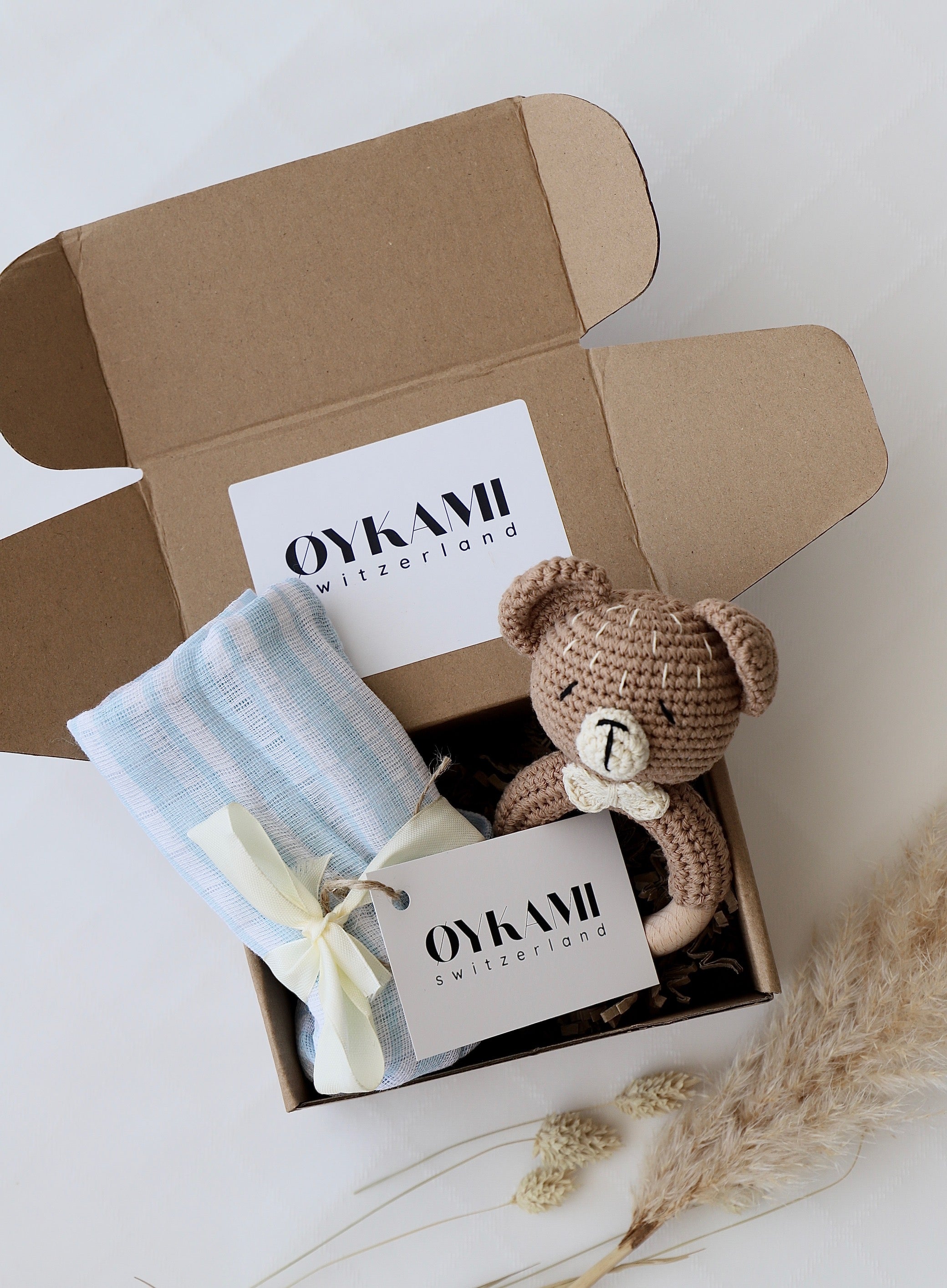 Baby Geschenkbox Junge "Male" Blau mit Streifen und Bär