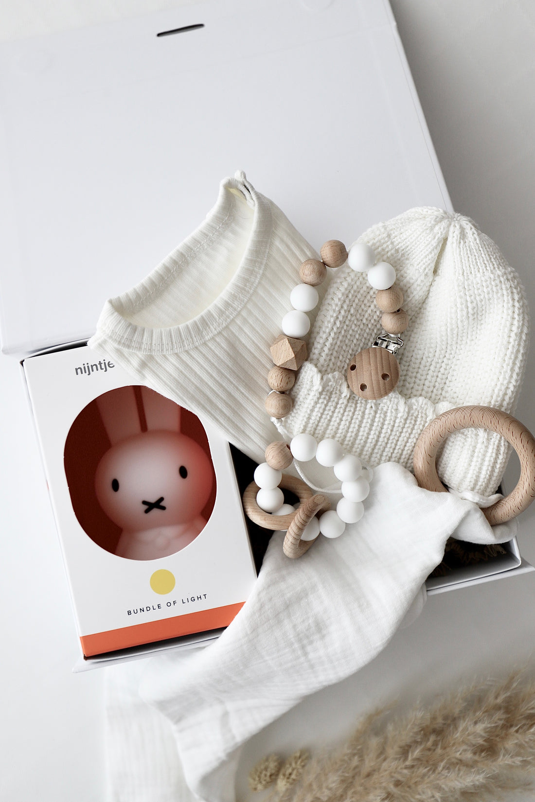 Baby Geschenkbox Weiss "Ascona" Nachtlicht Miffy - OYKAMI in a box