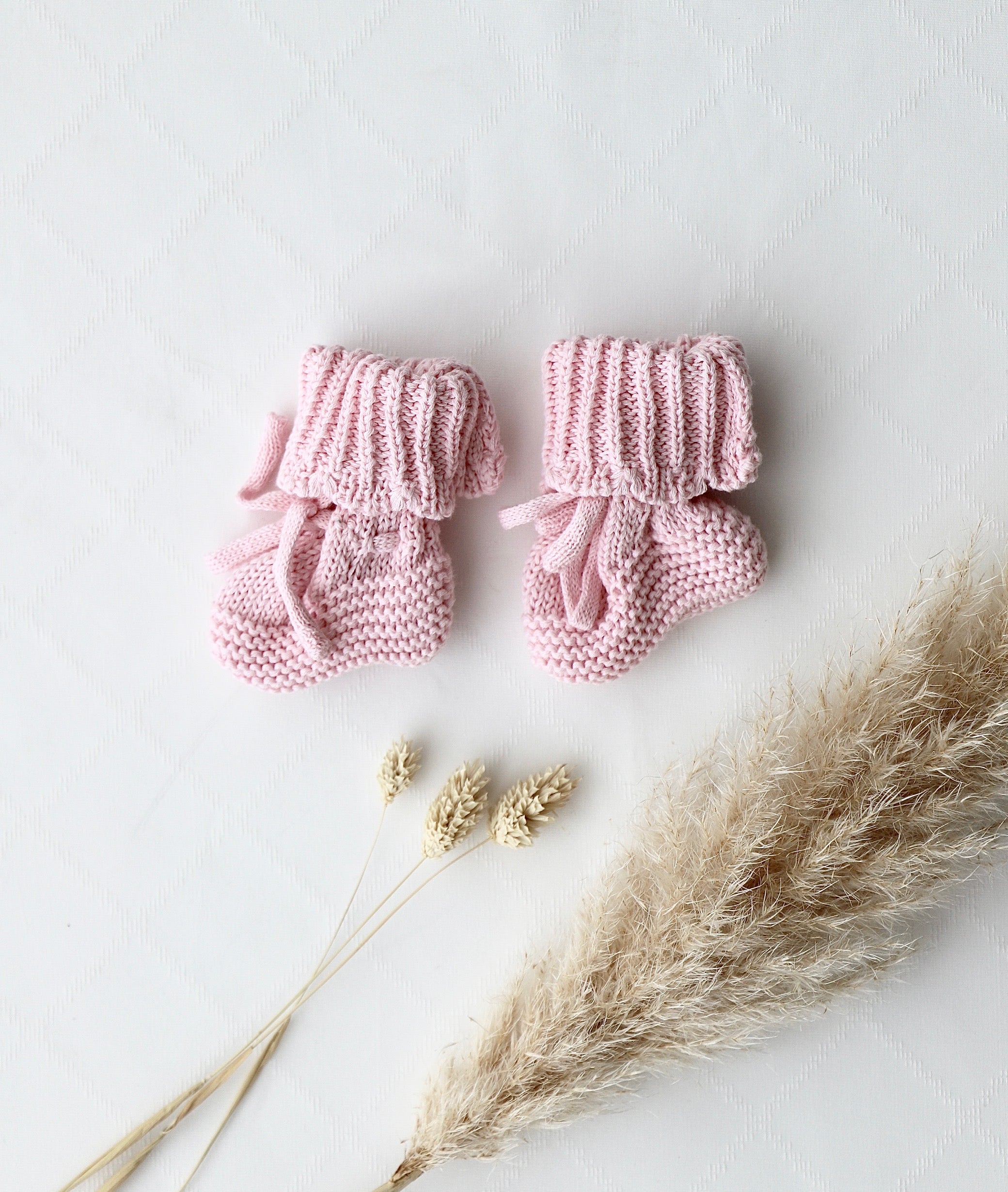 Gestrickte Babyschuhe rosa