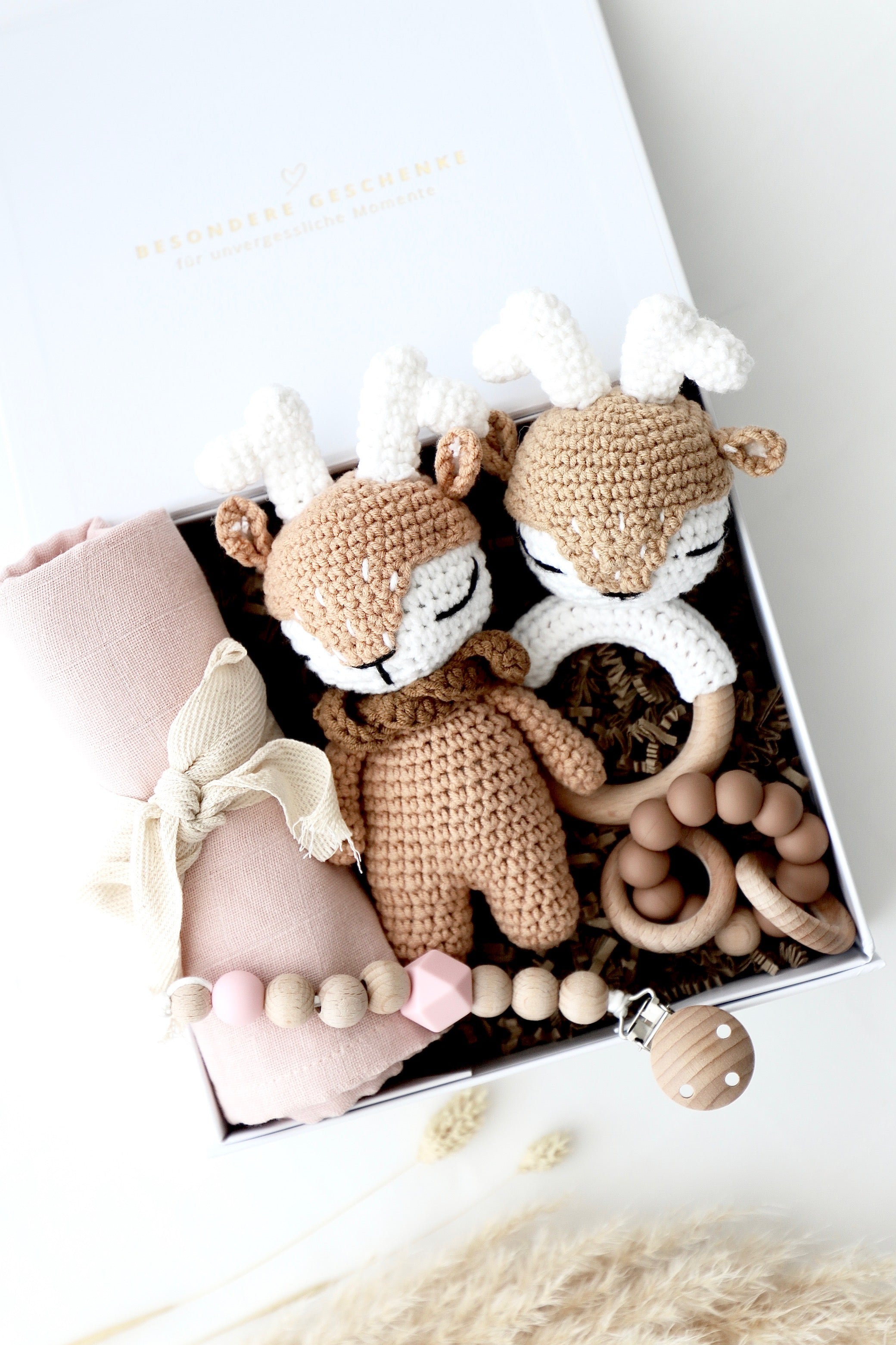 Baby Geschenkbox Mädchen "Dominica" mit 2 Elch