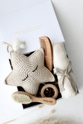 Bild in Galerie-Betrachter laden, Baby Geschenkbox Beige - "Chelsea"
