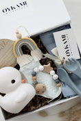 Load image into Gallery viewer, Baby Geschenkbox Junge "Wien" mit Nachtlicht
