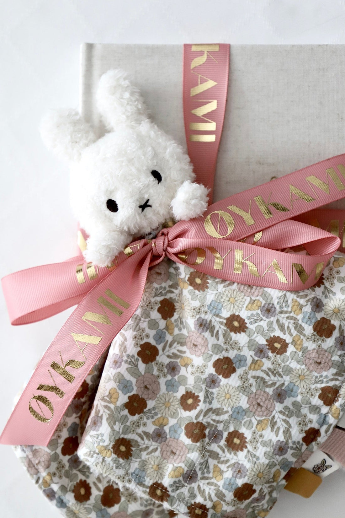 Baby Erinnerungsbuch "mein erstes Jahr" mit Miffy Kuscheltuch Blumen - OYKAMI in a box