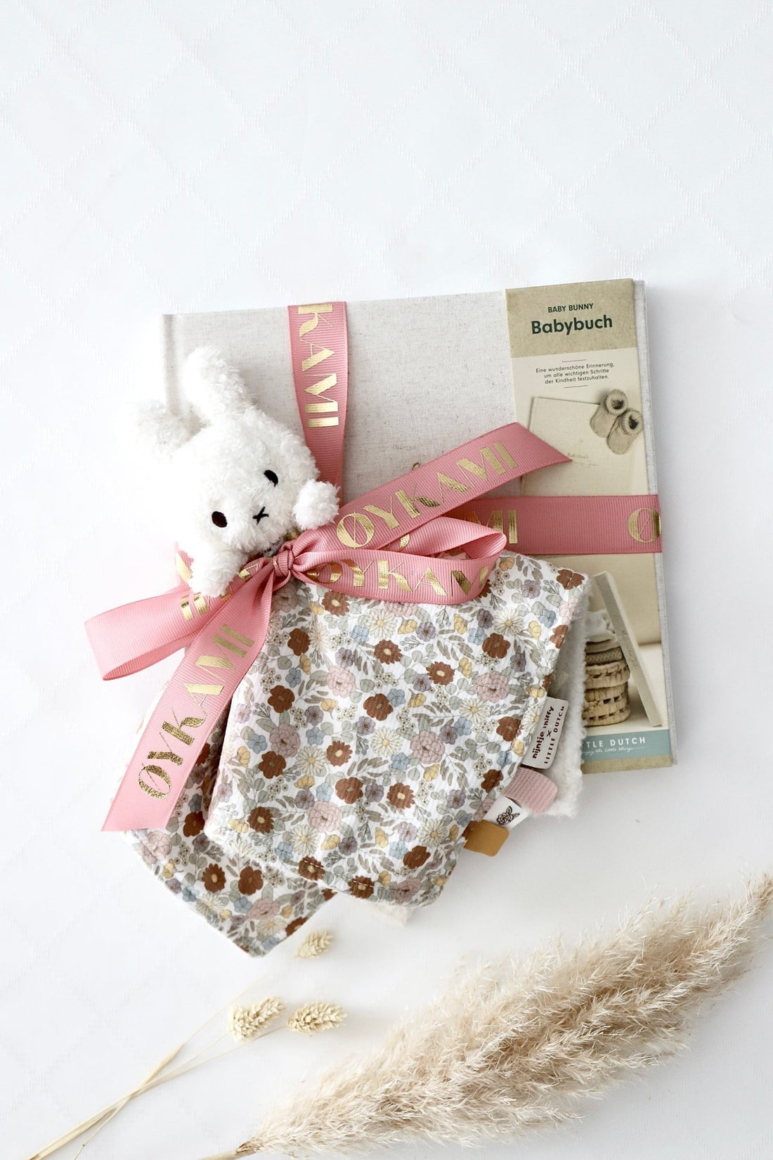 Baby Erinnerungsbuch "mein erstes Jahr" mit Miffy Kuscheltuch Blumen - OYKAMI in a box