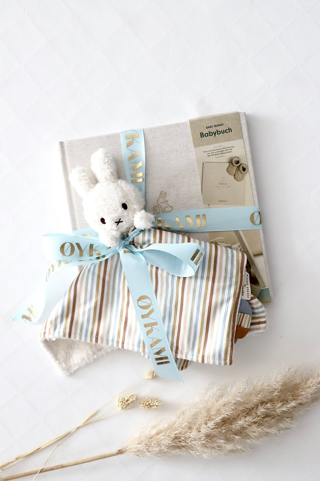Baby Erinnerungsbuch "mein erstes Jahr" mit Miffy Kuscheltuch Streifen - OYKAMI in a box