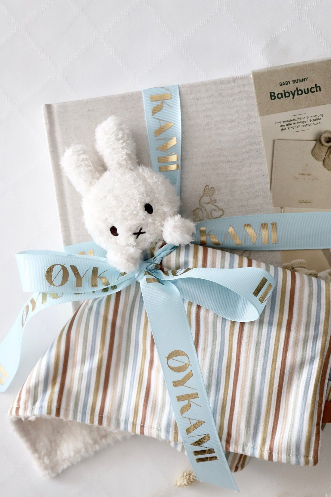 Baby Erinnerungsbuch "mein erstes Jahr" mit Miffy Kuscheltuch Streifen - OYKAMI in a box
