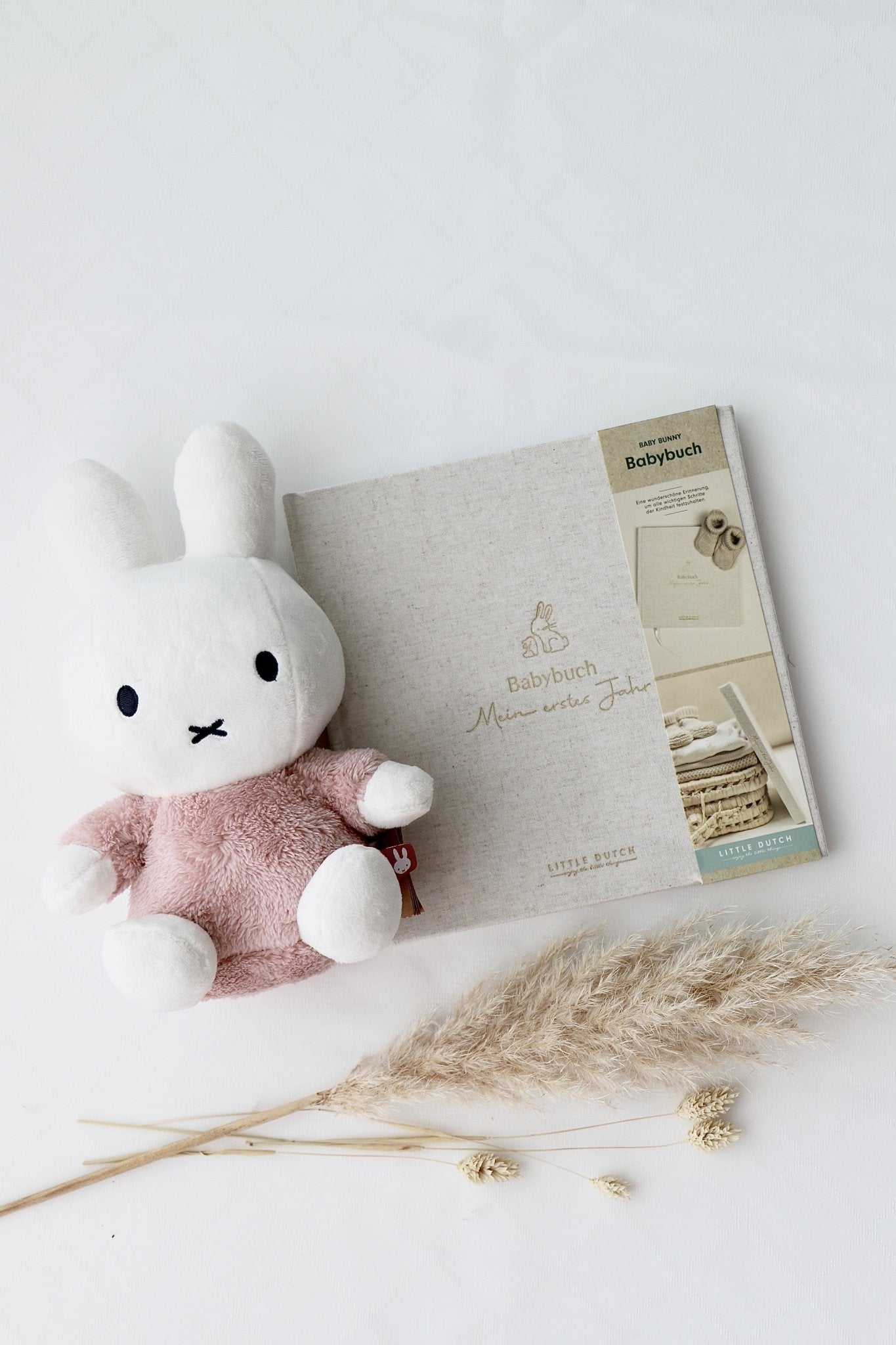 Baby Erinnerungsbuch "mein erstes Jahr" mit Miffy Rosa - OYKAMI in a box