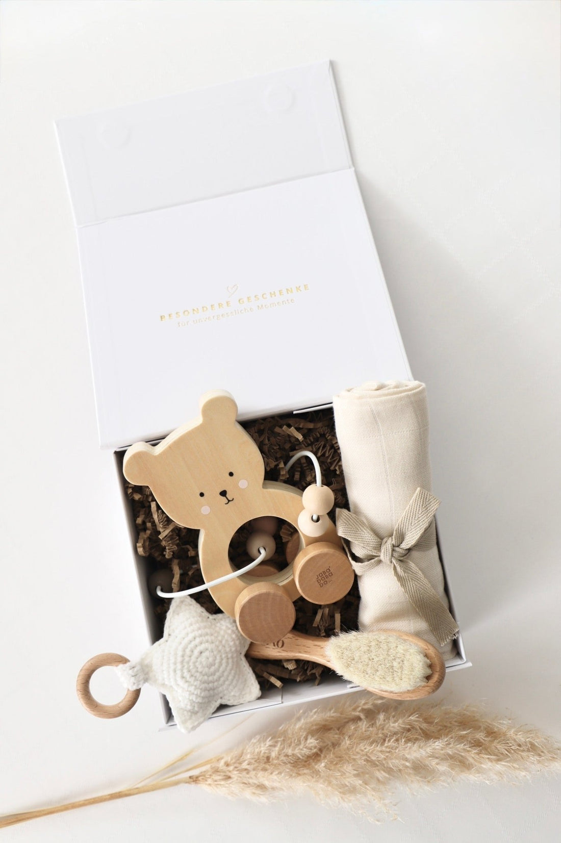Baby Geschenkbox Beige "Helsinki" Bär - OYKAMI in a box