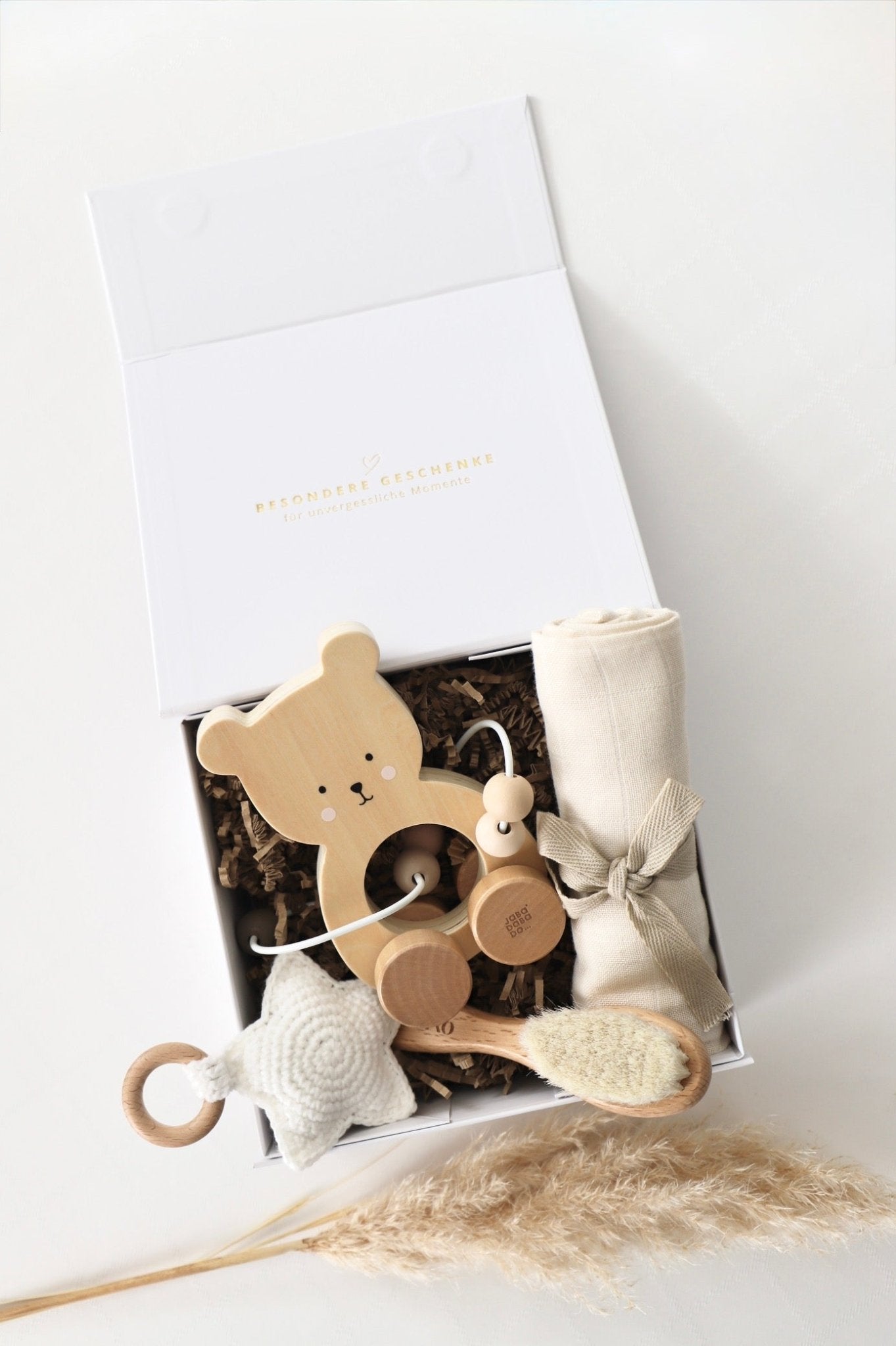 Baby Geschenkbox Beige "Helsinki" Bär - OYKAMI in a box