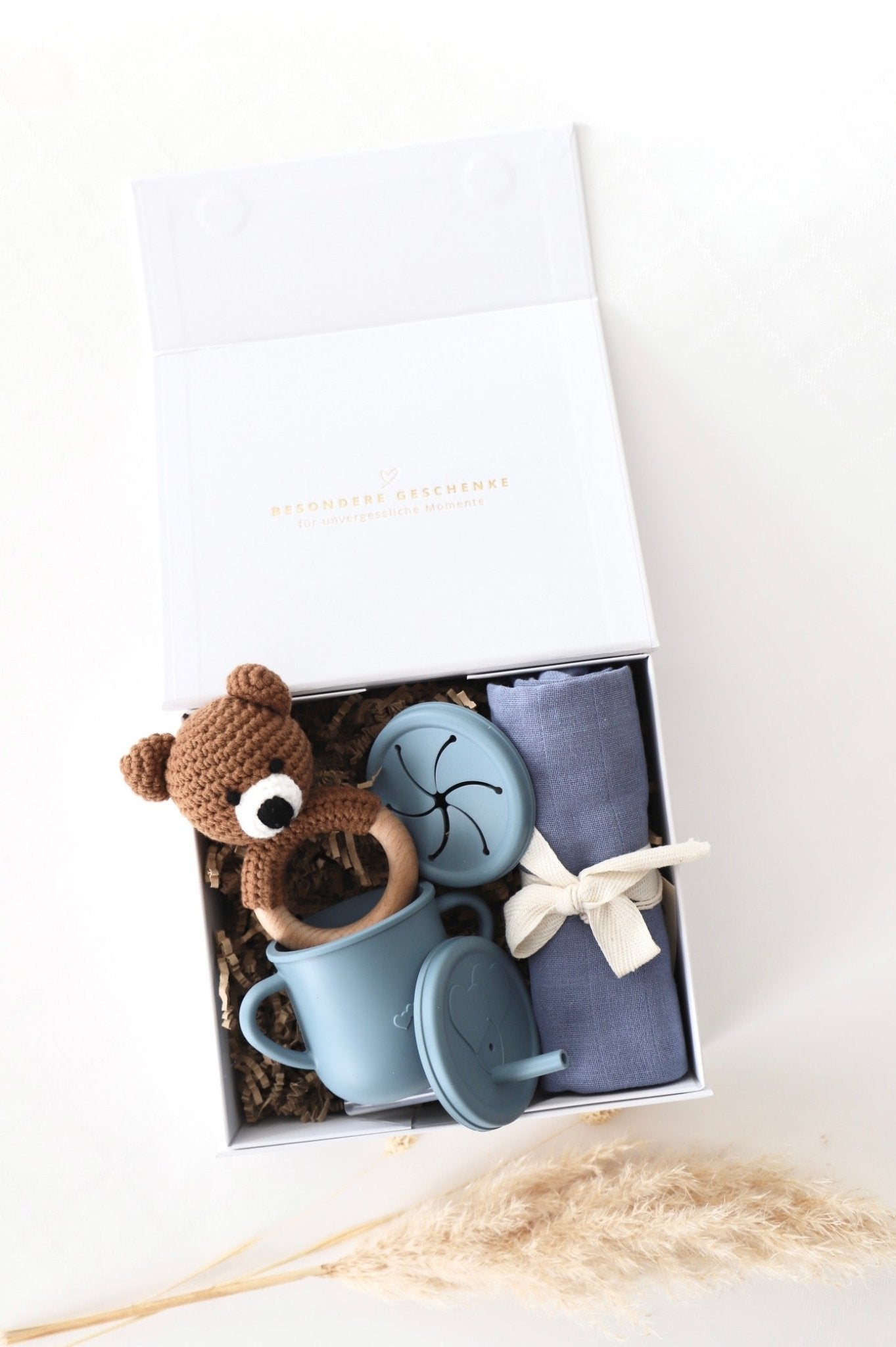 Baby Geschenkbox Blau "Oslo" dunkler Bär - OYKAMI in a box