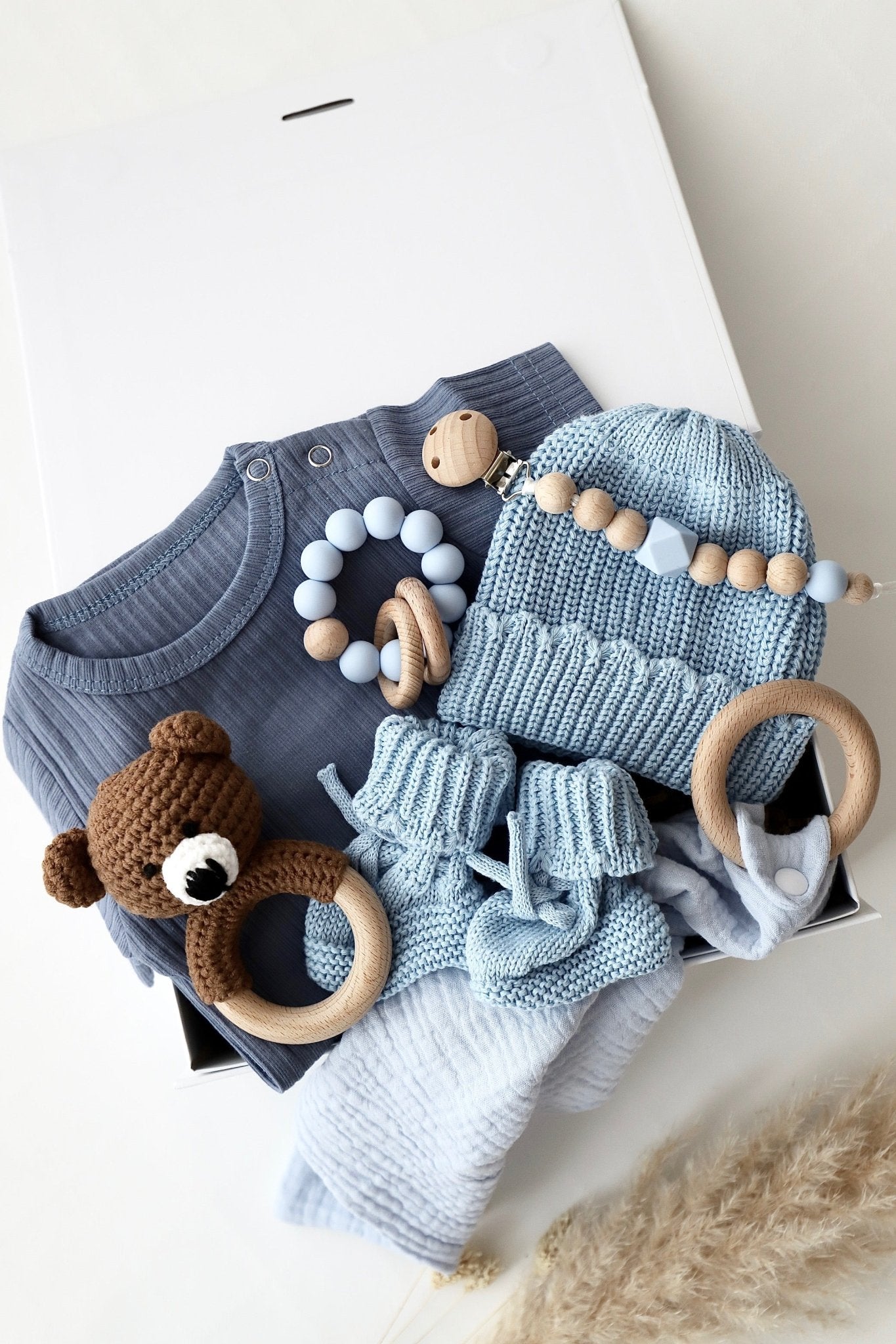 Baby Geschenkbox Blau "Palermo" dunkler Bär - OYKAMI in a box