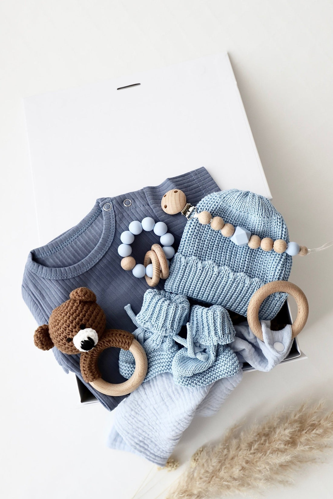 Baby Geschenkbox Blau "Palermo" dunkler Bär - OYKAMI in a box