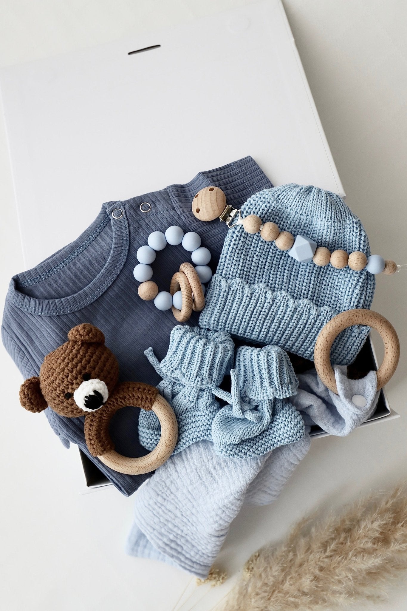 Baby Geschenkbox Blau "Palermo" dunkler Bär - OYKAMI in a box