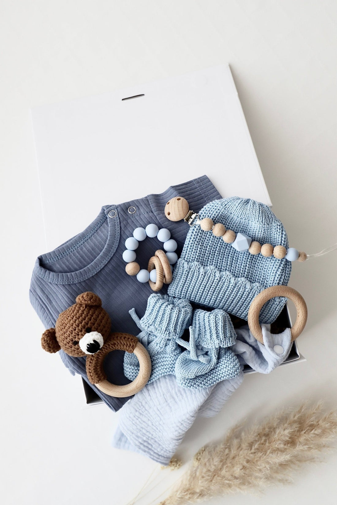 Baby Geschenkbox Blau "Palermo" dunkler Bär - OYKAMI in a box