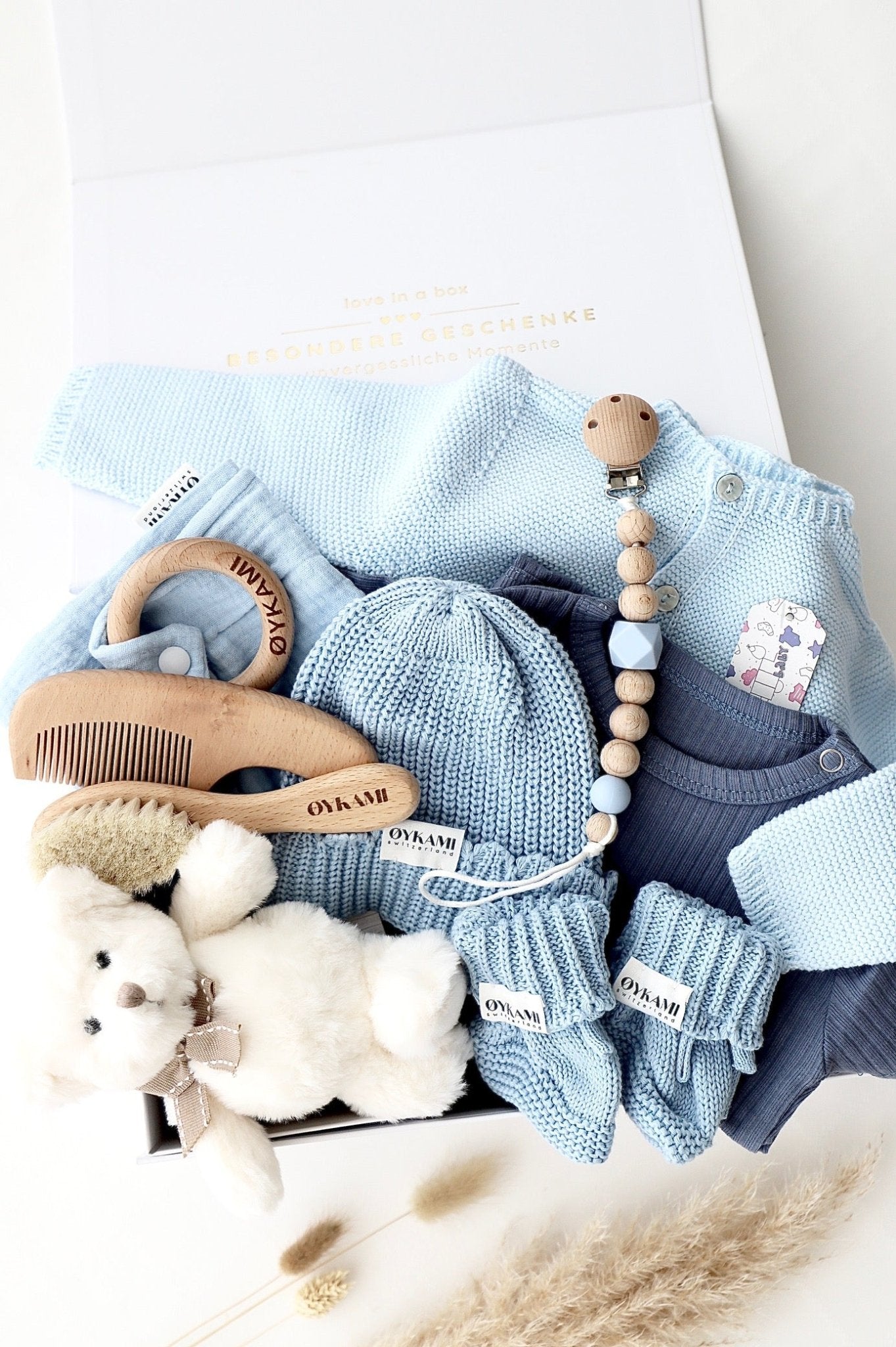 Baby Geschenkbox Blau "Verona" Bär Weiss - OYKAMI in a box