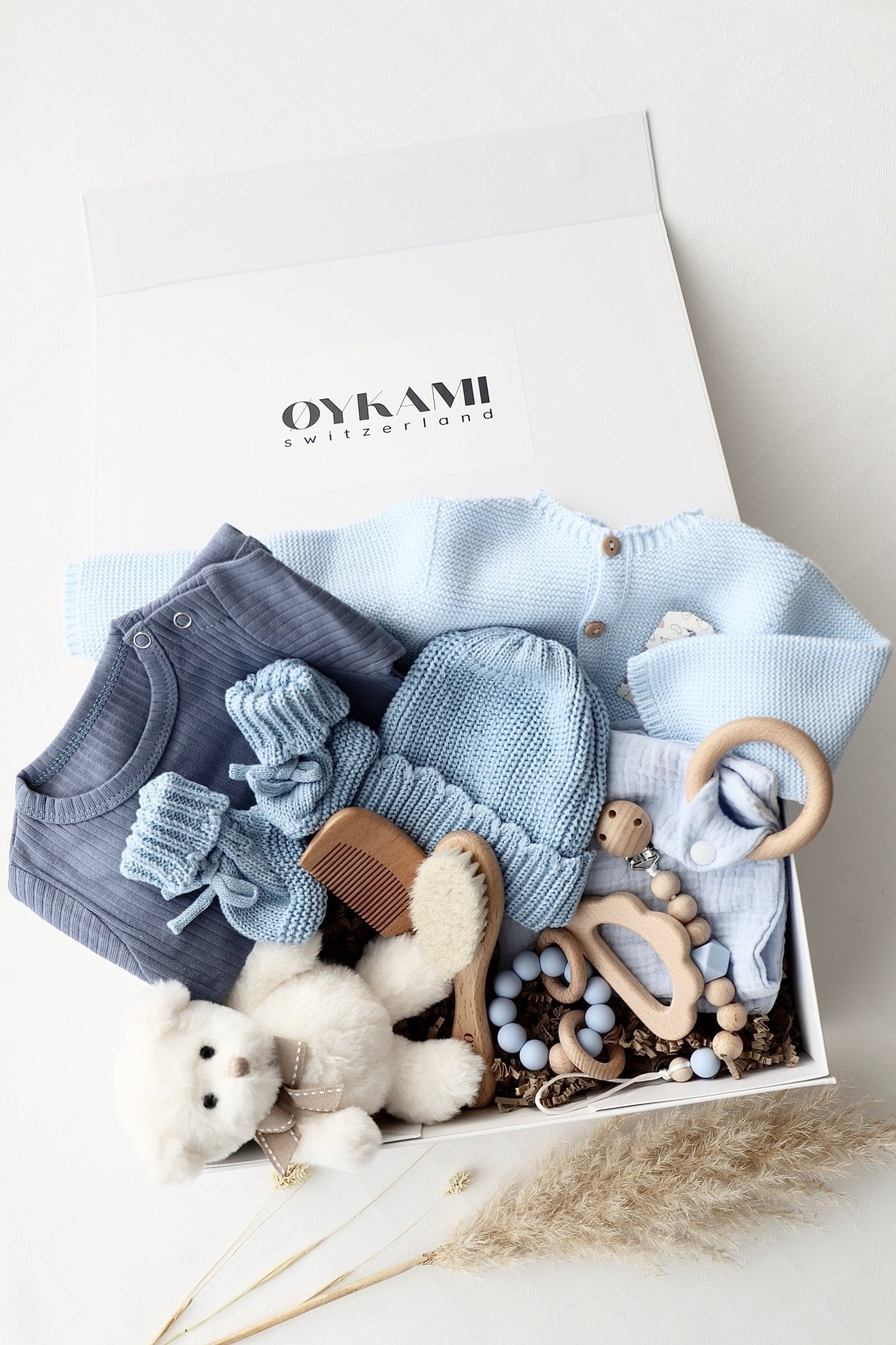 Baby Geschenkbox Blau "Verona" Bär Weiss - OYKAMI in a box