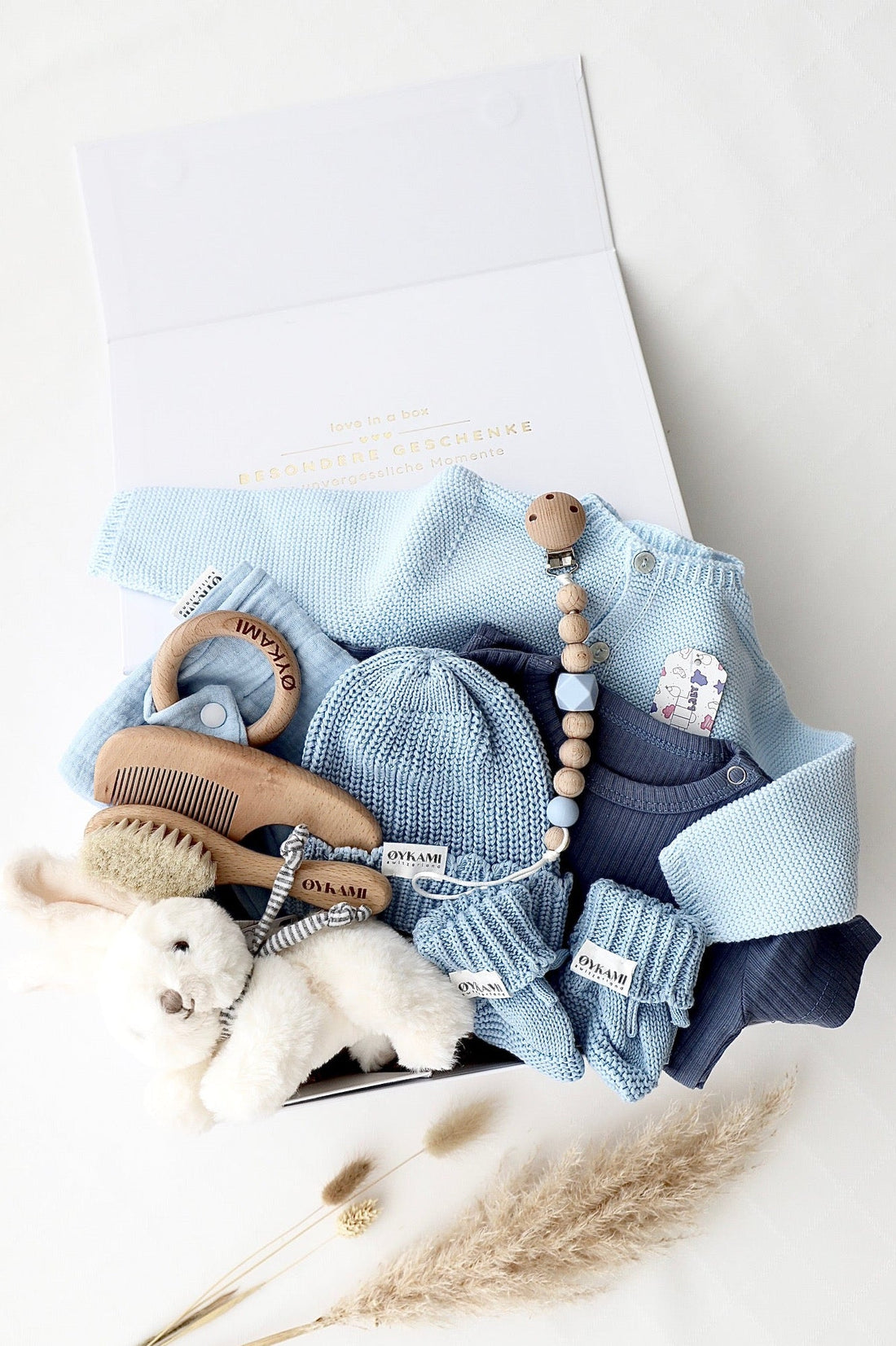 Baby Geschenkbox Blau "Verona" Hase Weiss - OYKAMI in a box