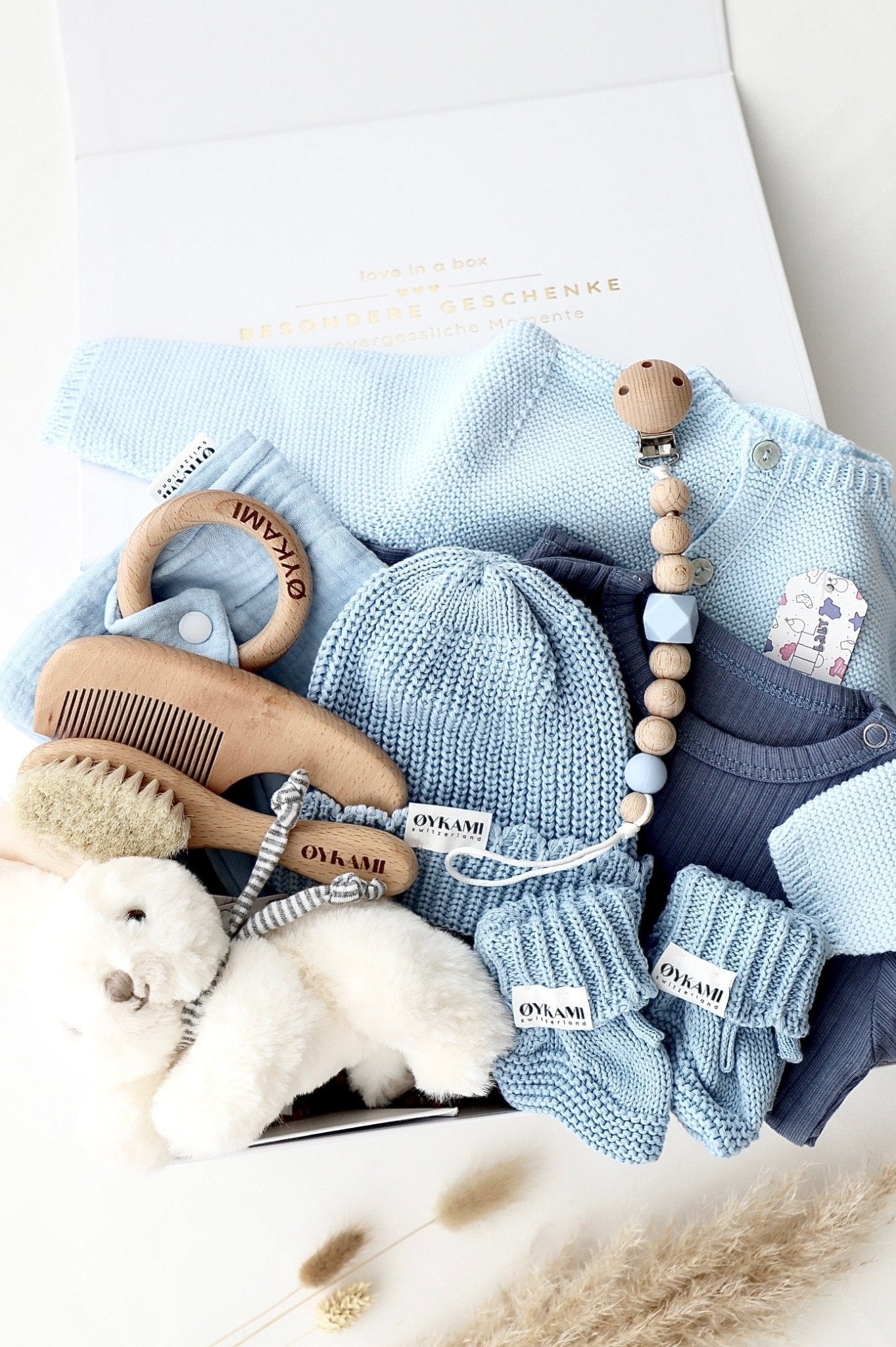 Baby Geschenkbox Blau "Verona" Hase Weiss - OYKAMI in a box