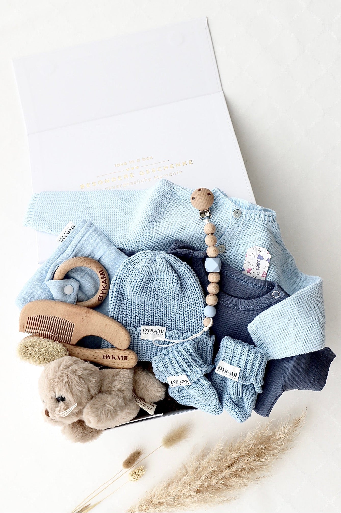 Baby Geschenkbox Blau "Verona" Robbe Braun - OYKAMI in a box
