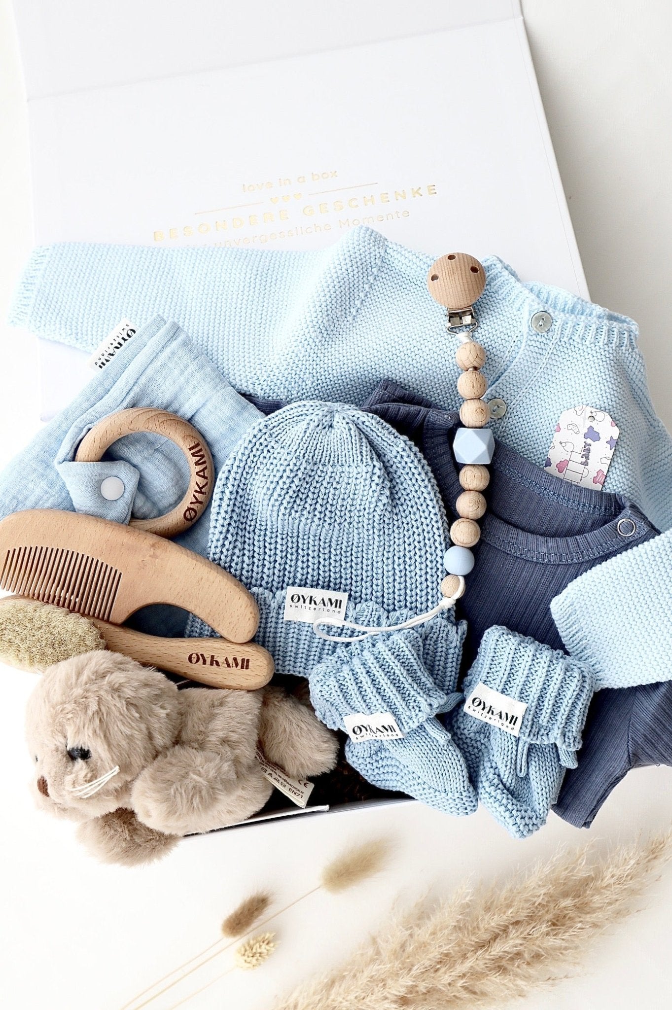Baby Geschenkbox Blau "Verona" Robbe Braun - OYKAMI in a box