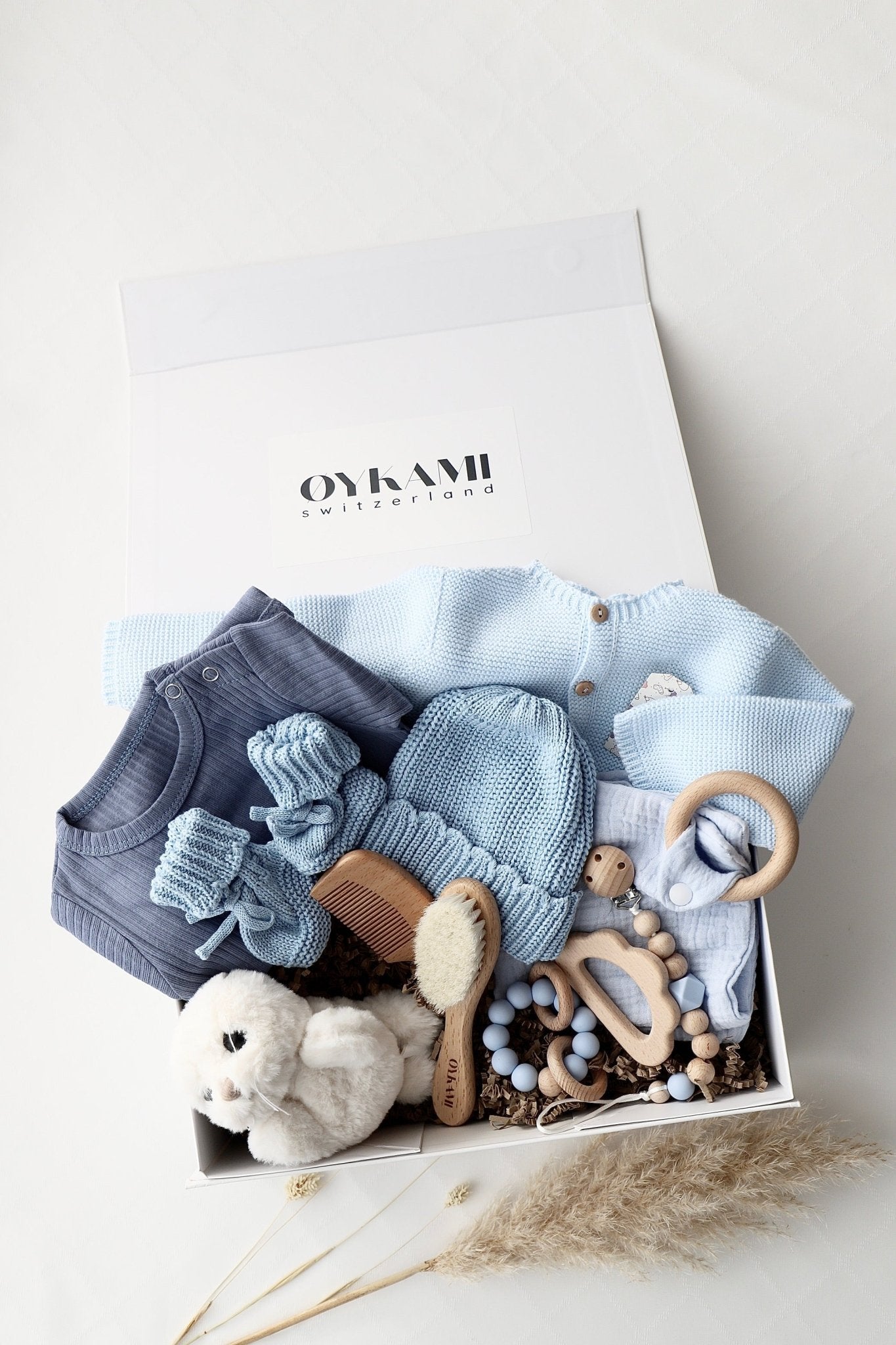 Baby Geschenkbox Blau "Verona" Robbe Weiss - OYKAMI in a box