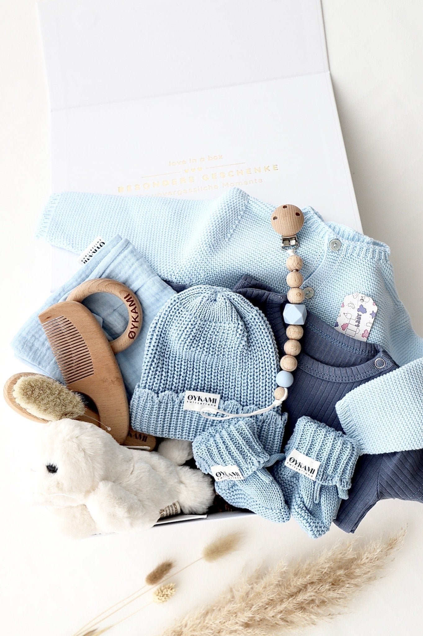 Baby Geschenkbox Blau "Verona" Robbe Weiss - OYKAMI in a box