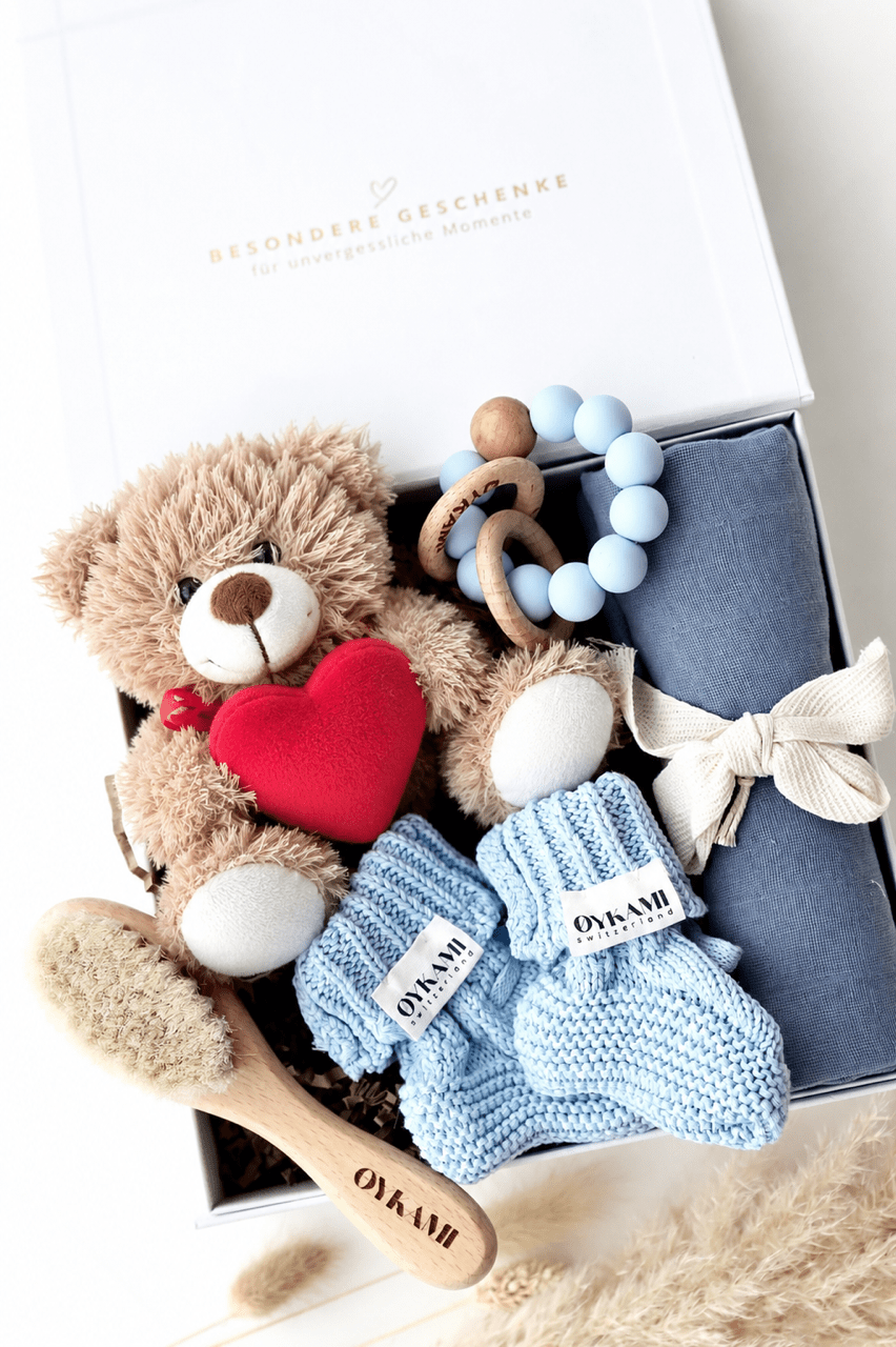 Baby Geschenkbox "Bruno" Blau - Bär mit Herz - OYKAMI in a box