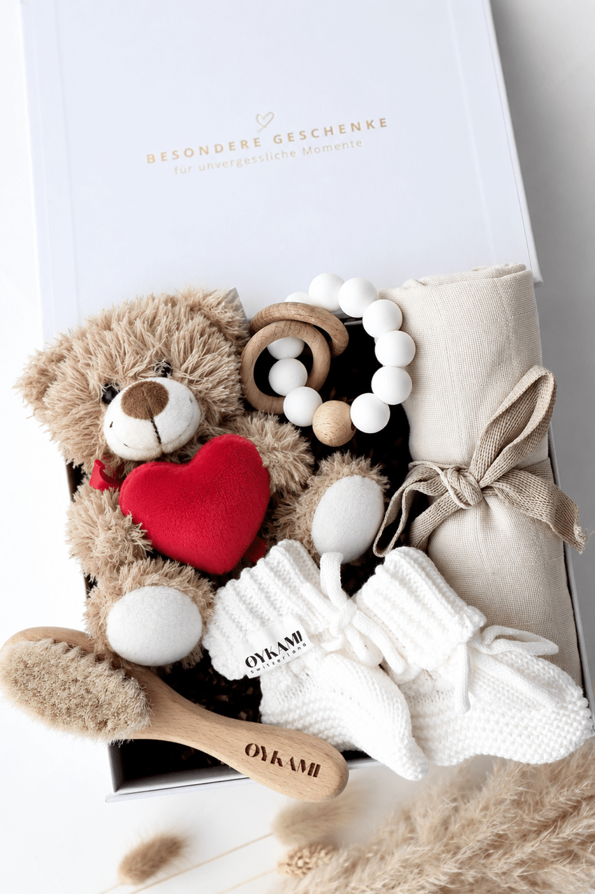 Baby Geschenkbox "Bruno" Weiss - Bär mit Herz - OYKAMI in a box