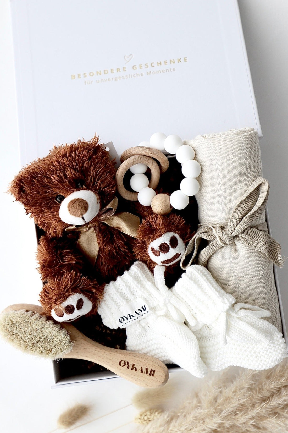 Baby Geschenkbox "Bruno" Weiss - dunkler Bär - OYKAMI in a box