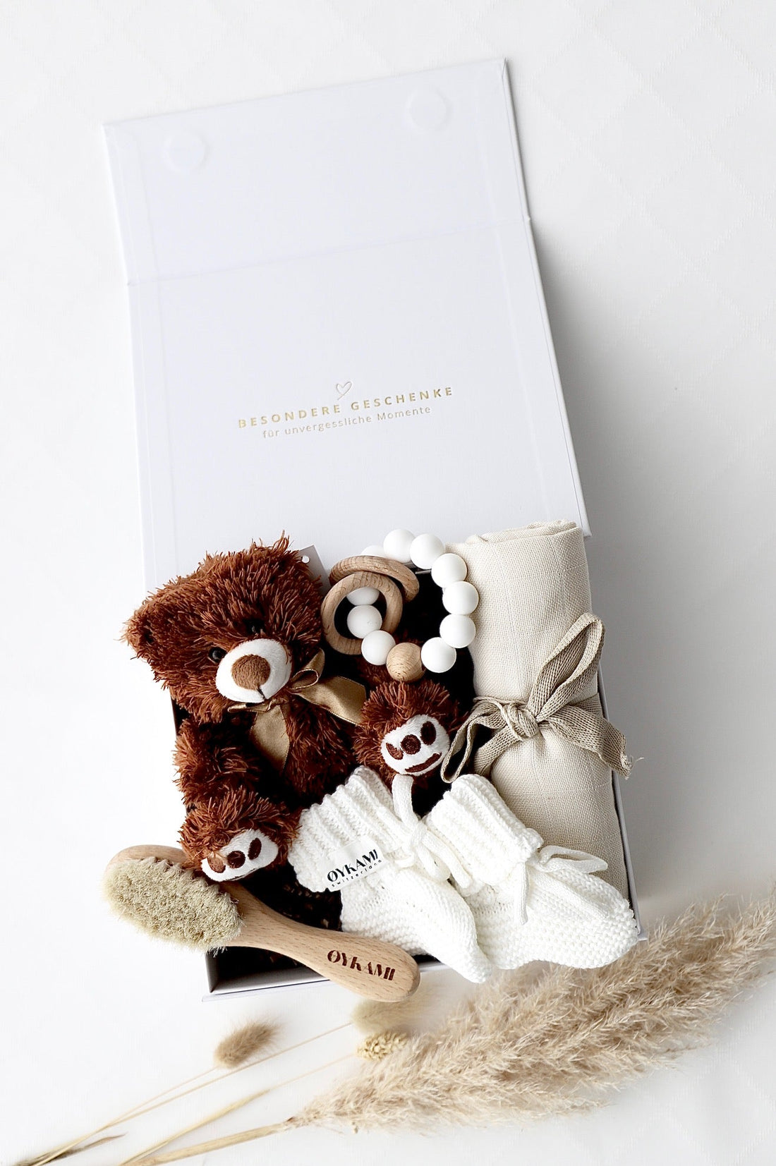 Baby Geschenkbox "Bruno" Weiss - dunkler Bär - OYKAMI in a box