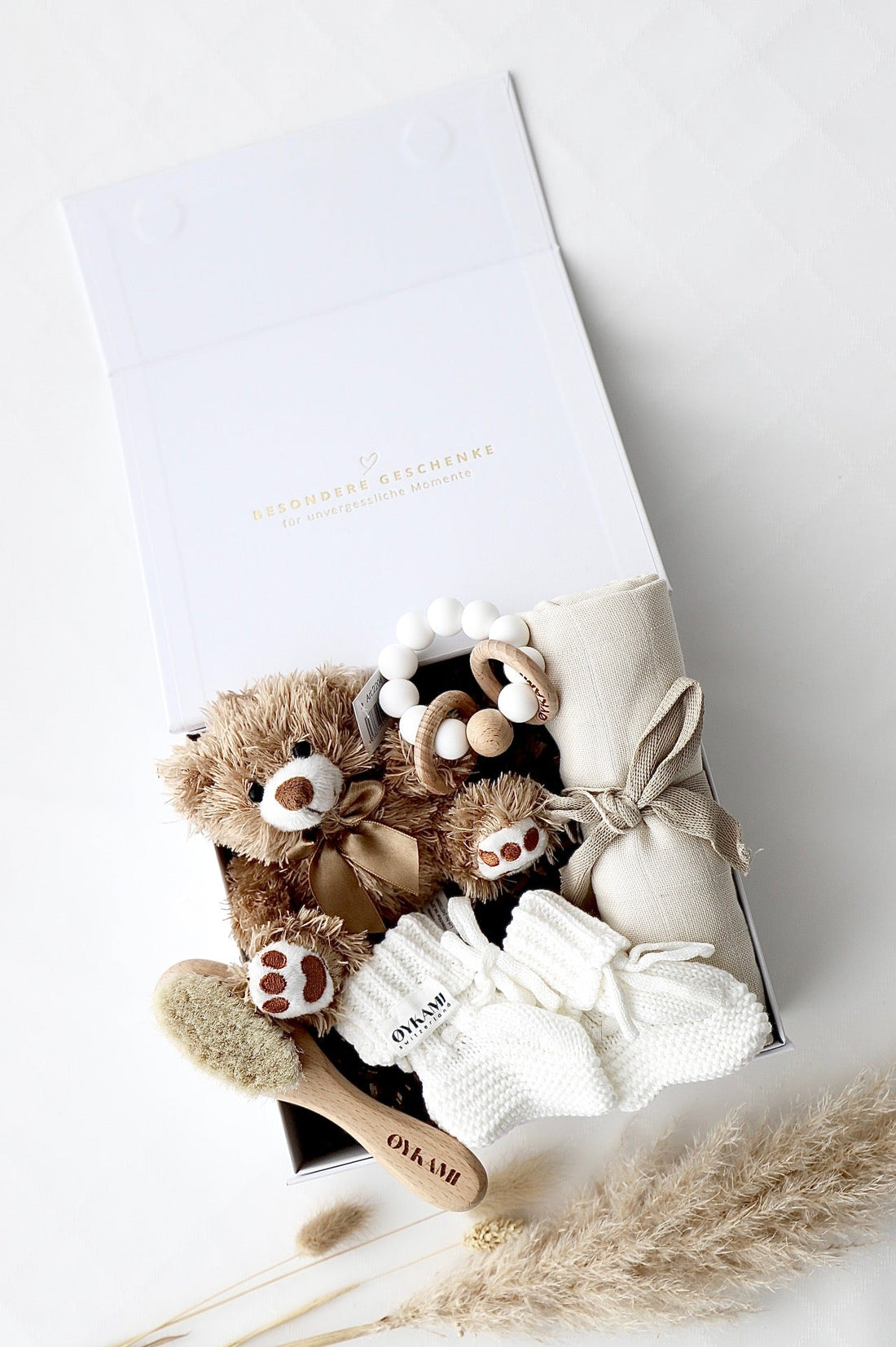 Baby Geschenkbox "Bruno" Weiss - heller Bär - OYKAMI in a box