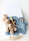 Baby Geschenkbox Bunny Lotti – First Knit Blau - OYKAMI in a box