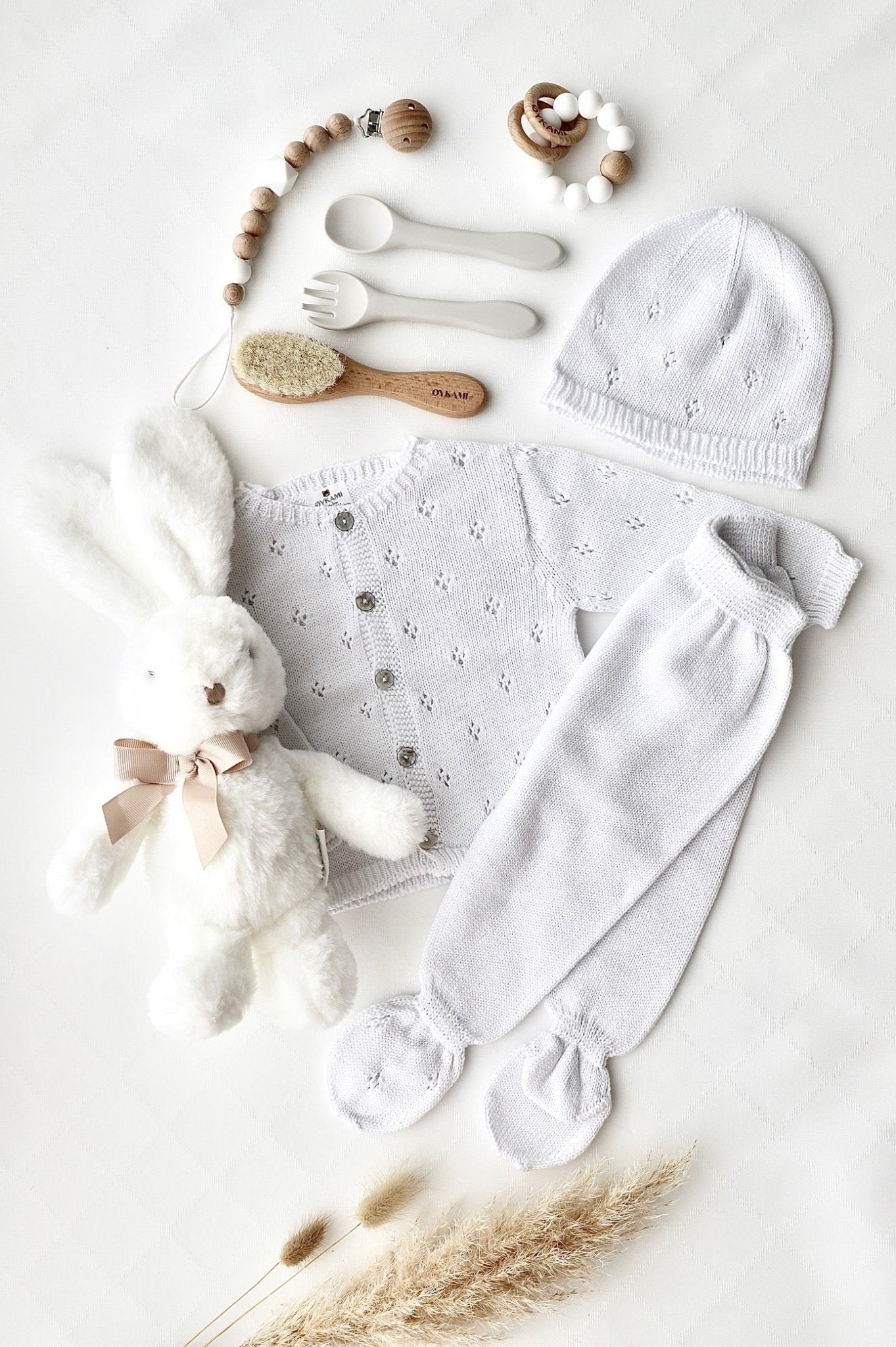 Baby Geschenkbox Bunny Lotti – First Knit Weiss - OYKAMI in a box