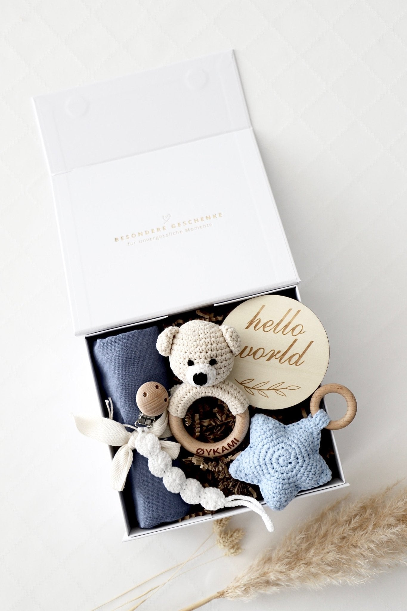 Baby Geschenkbox Junge "Fidschi" mit Bär hell - OYKAMI in a box