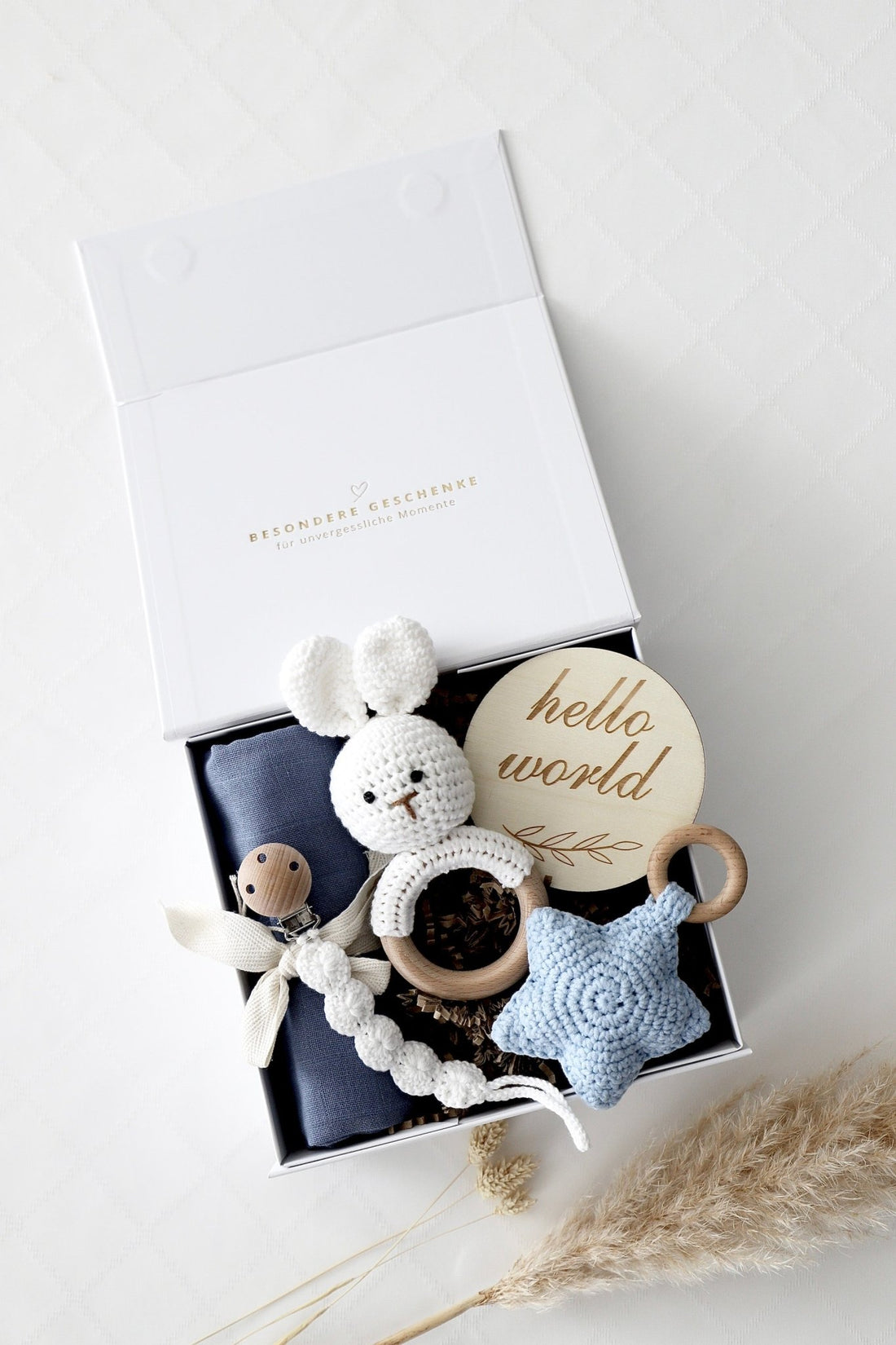 Baby Geschenkbox Junge "Fidschi" mit Hase - OYKAMI in a box