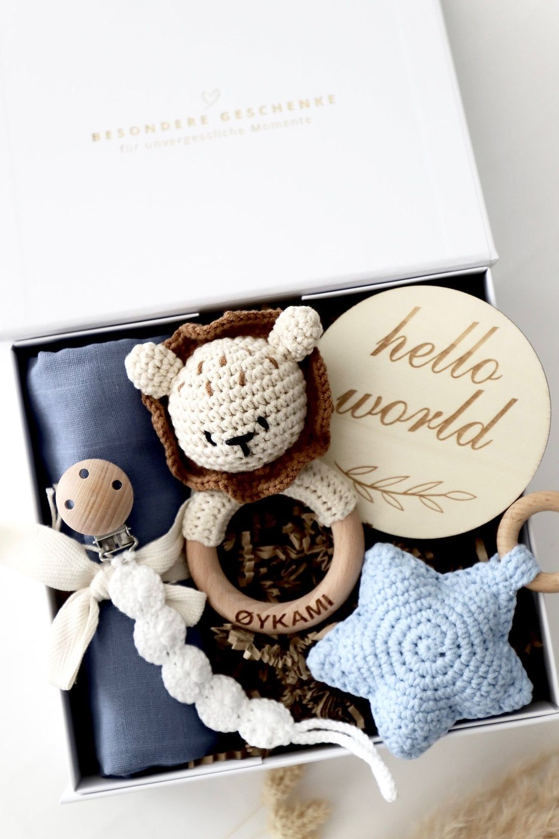 Baby Geschenkbox Junge "Fidschi" mit Löwe - OYKAMI in a box