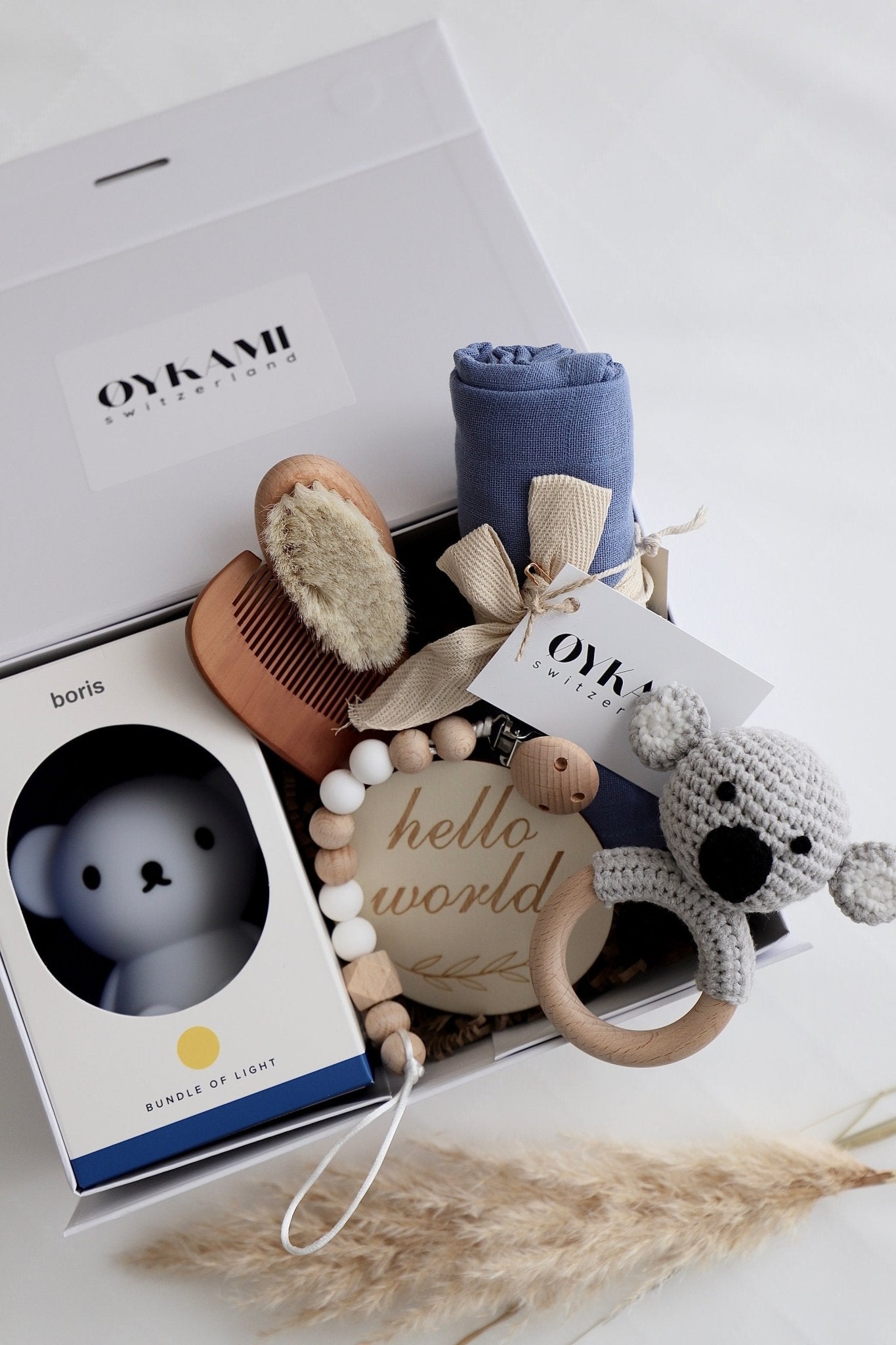 Baby Geschenkbox Junge "Kentucky" mit Boris Nachtlicht und Koala - OYKAMI in a box