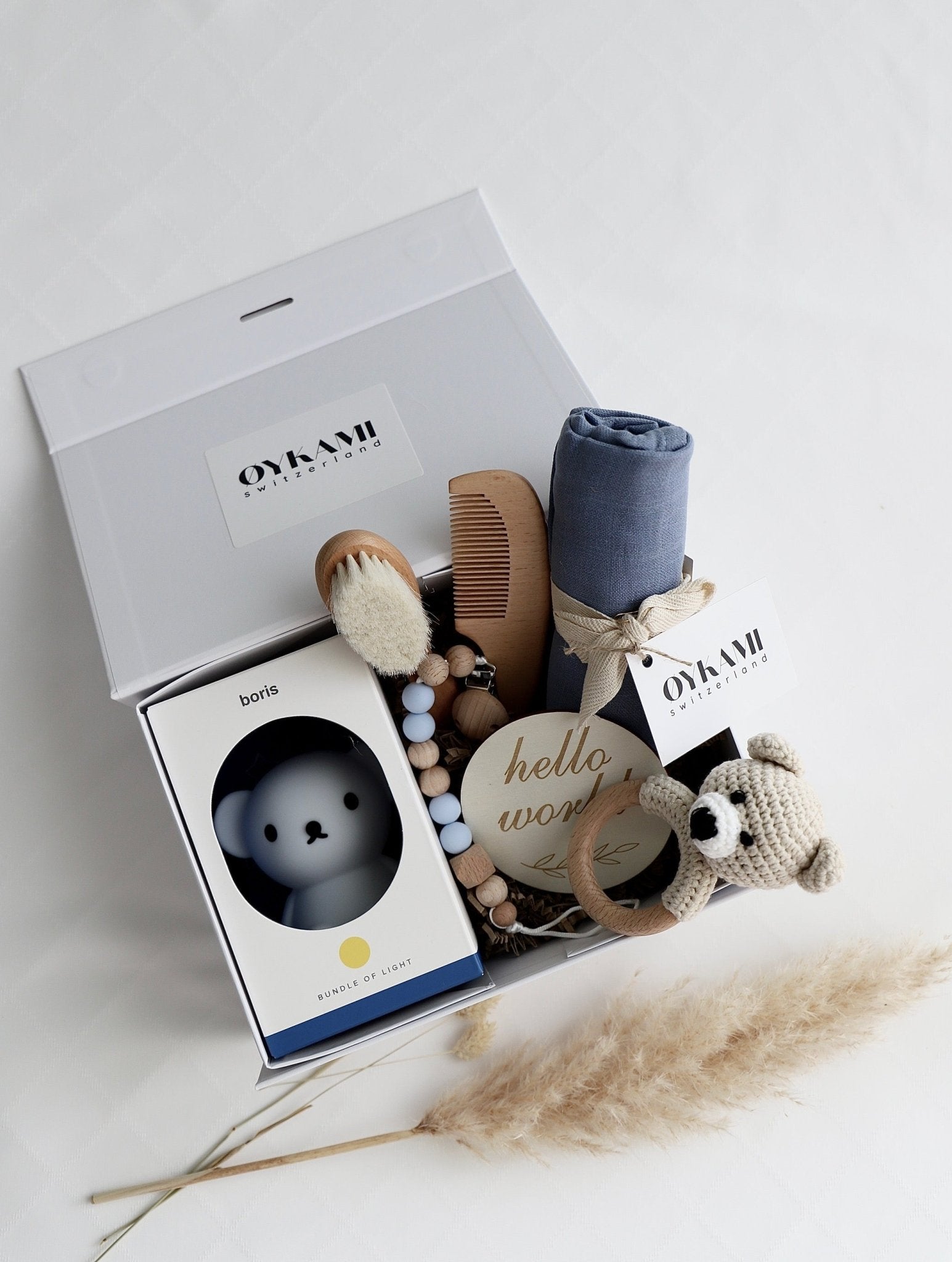 Baby Geschenkbox Junge "Madrit" mit Boris und Bär hell - OYKAMI in a box