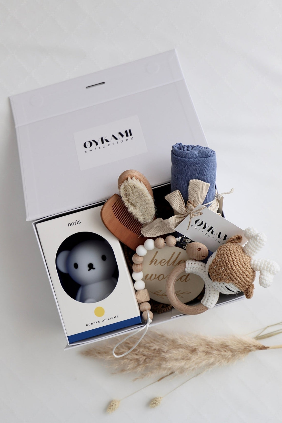 Baby Geschenkbox Junge "Nebraska" mit Boris Nachtlicht und Elch - OYKAMI in a box