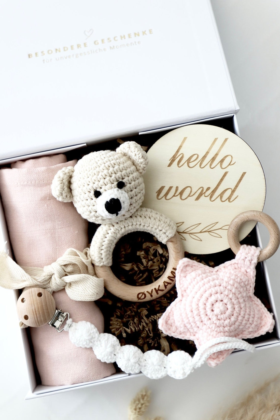 Baby Geschenkbox Mädchen "Estland" heller Bär - OYKAMI in a box