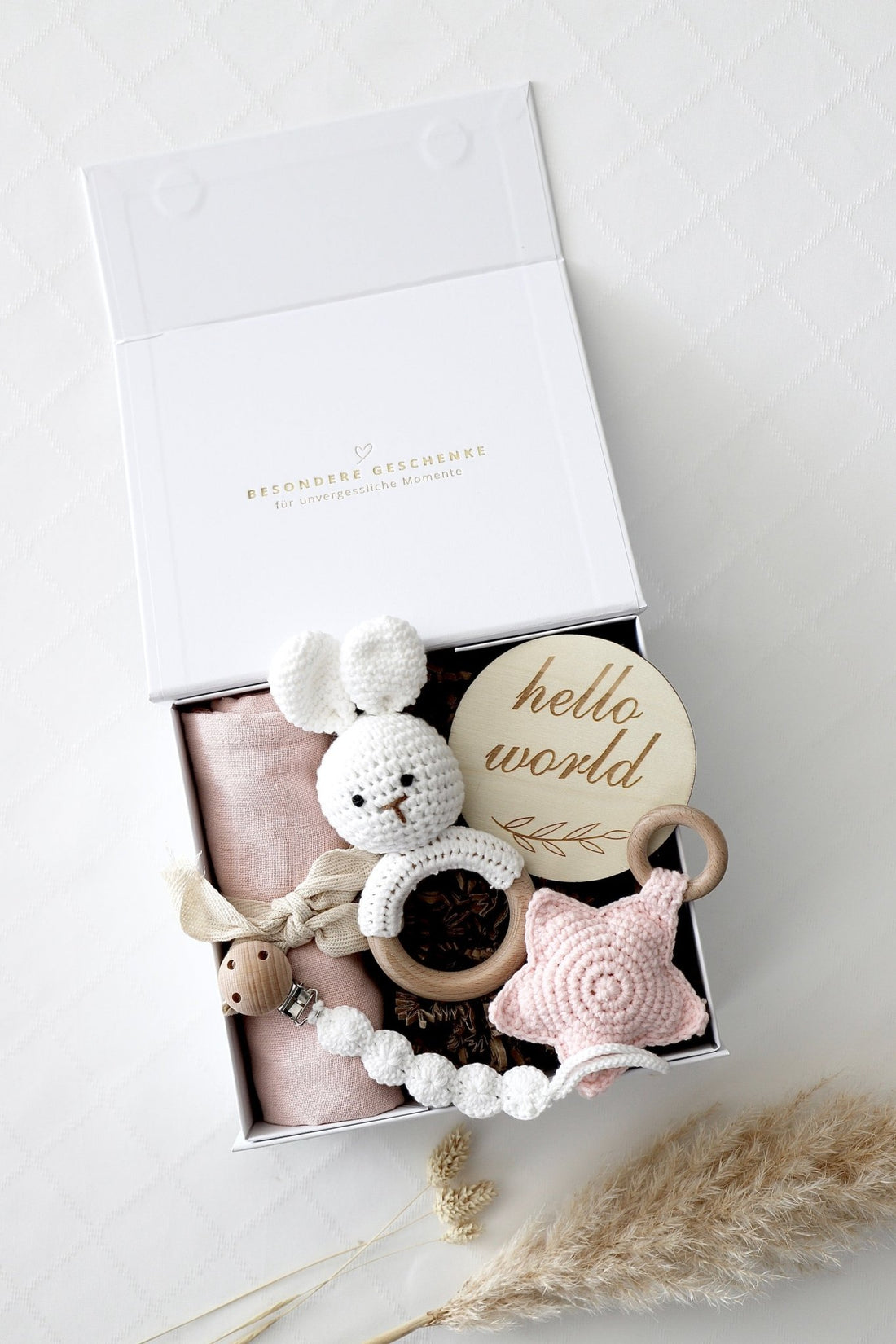 Baby Geschenkbox Mädchen Rosa "Estland" mit Hase - OYKAMI in a box