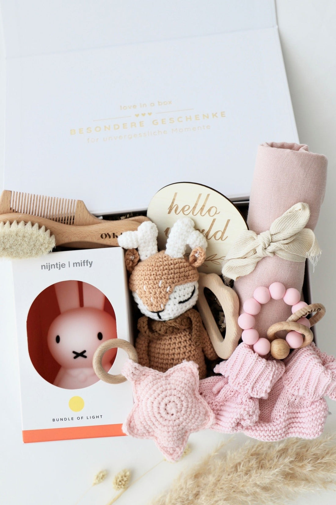 Baby Geschenkbox Mädchen weiss "Madeira" mit Miffy Nachtlicht und Elch - OYKAMI in a box