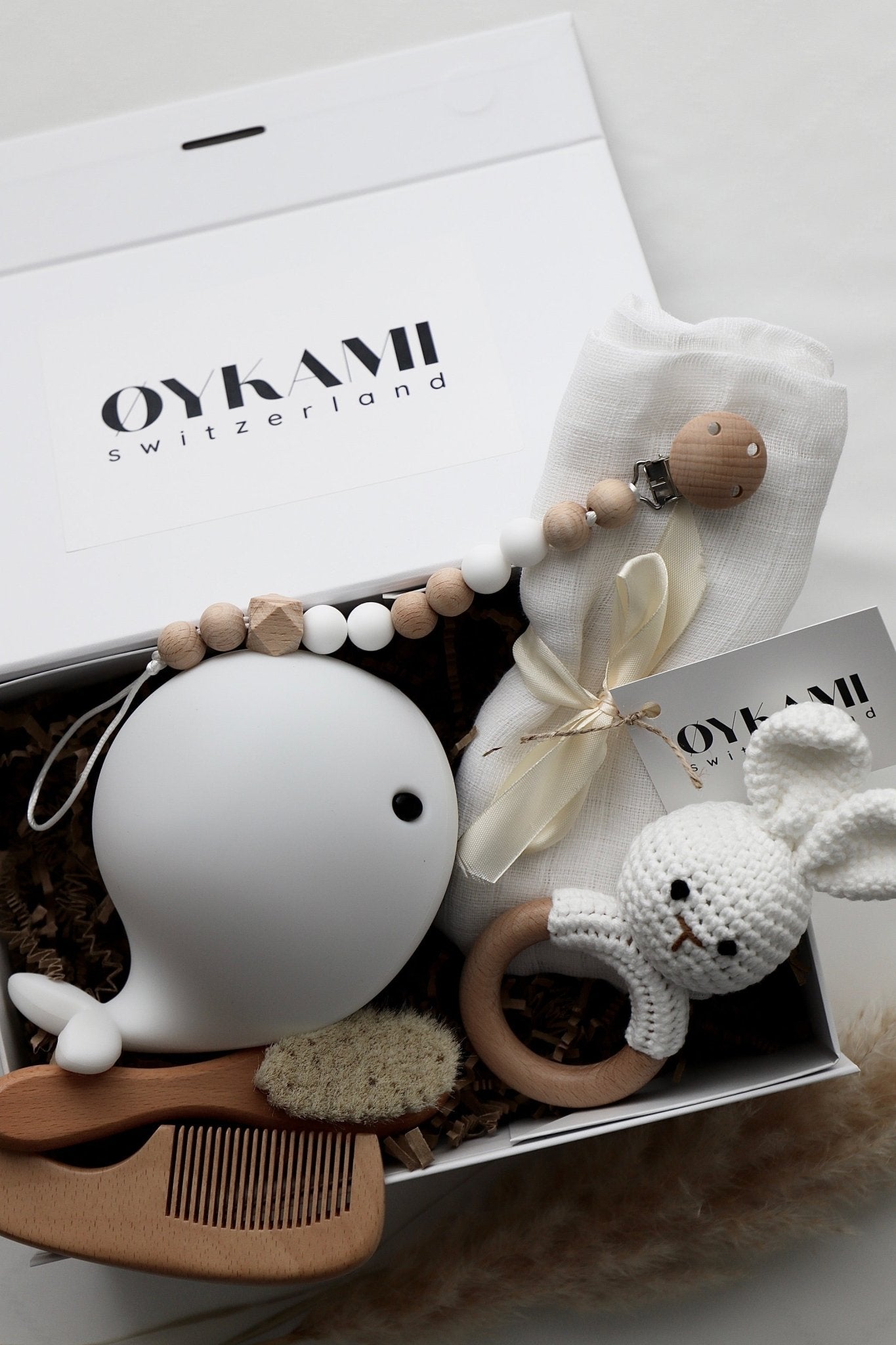 Baby Geschenkbox neutrale Farben "Athen" mit Wal Nachtlicht No. 3 - OYKAMI in a box